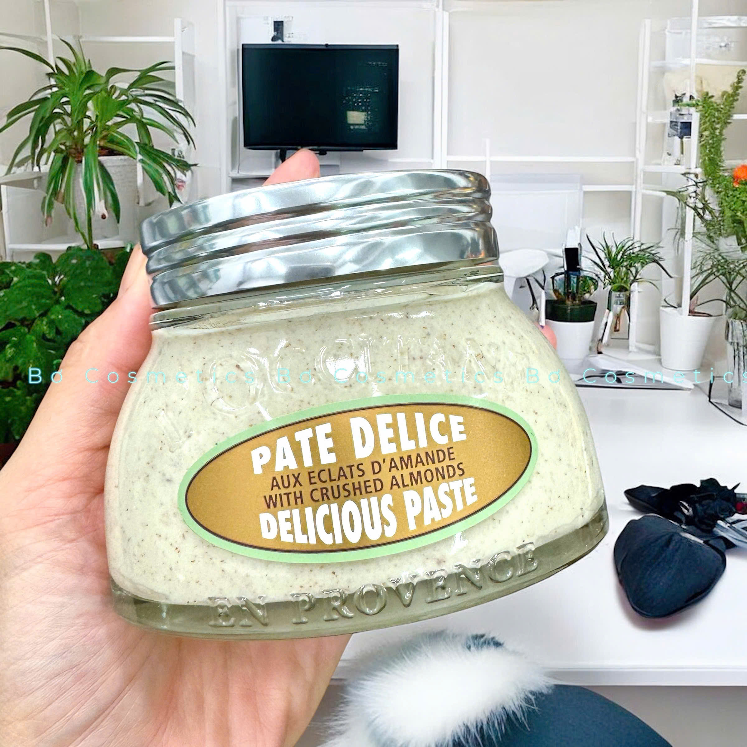 Kem Tẩy Tế Bào Chết Hạnh Nhân L'Occitane Delicious Paste