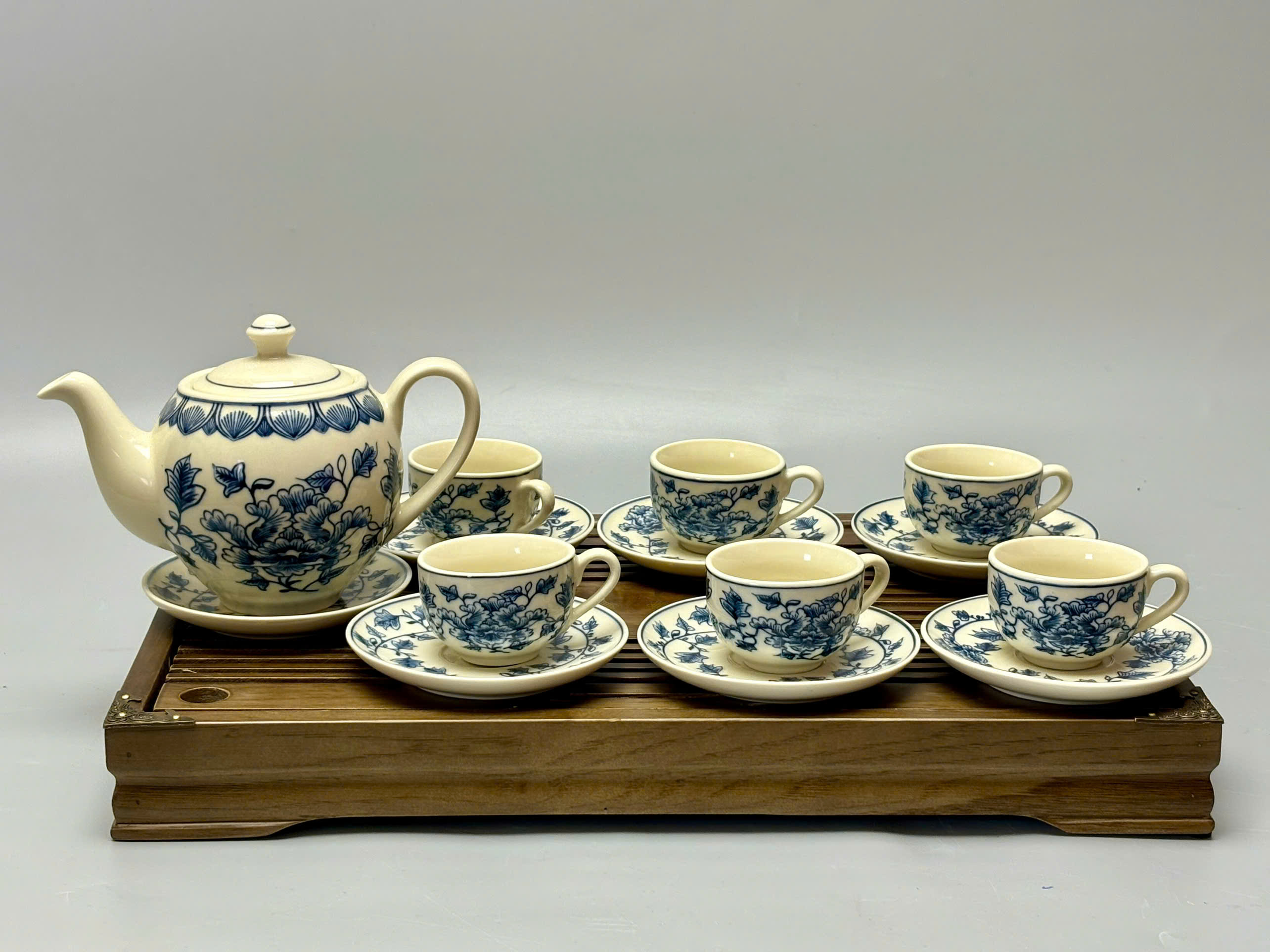 Bộ ấm chén hoa dây Chu Đậu truyền thống