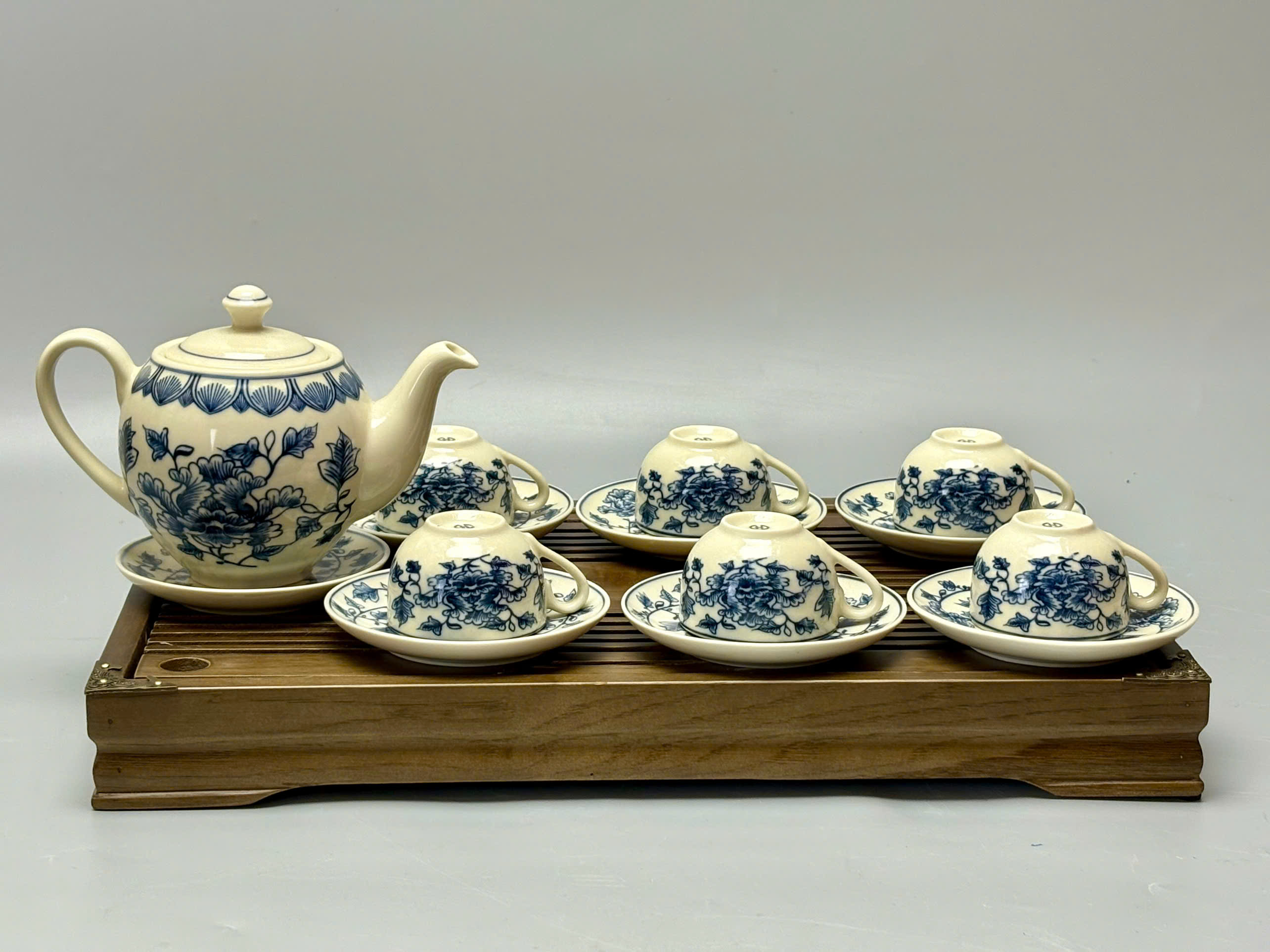 Bộ ấm chén hoa dây Chu Đậu truyền thống