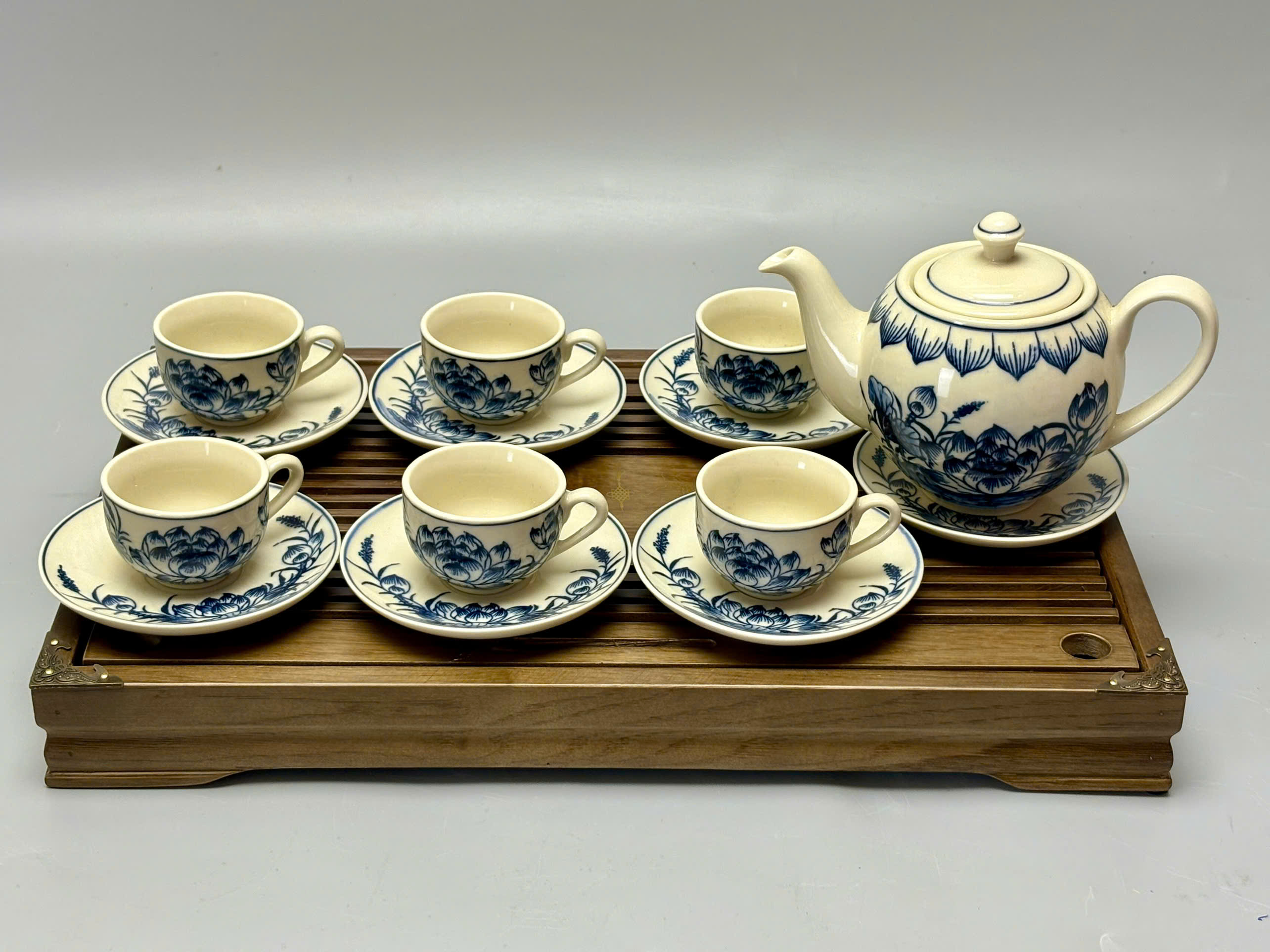 Bộ ấm chén hoa sen truyền thống Chu Đậu