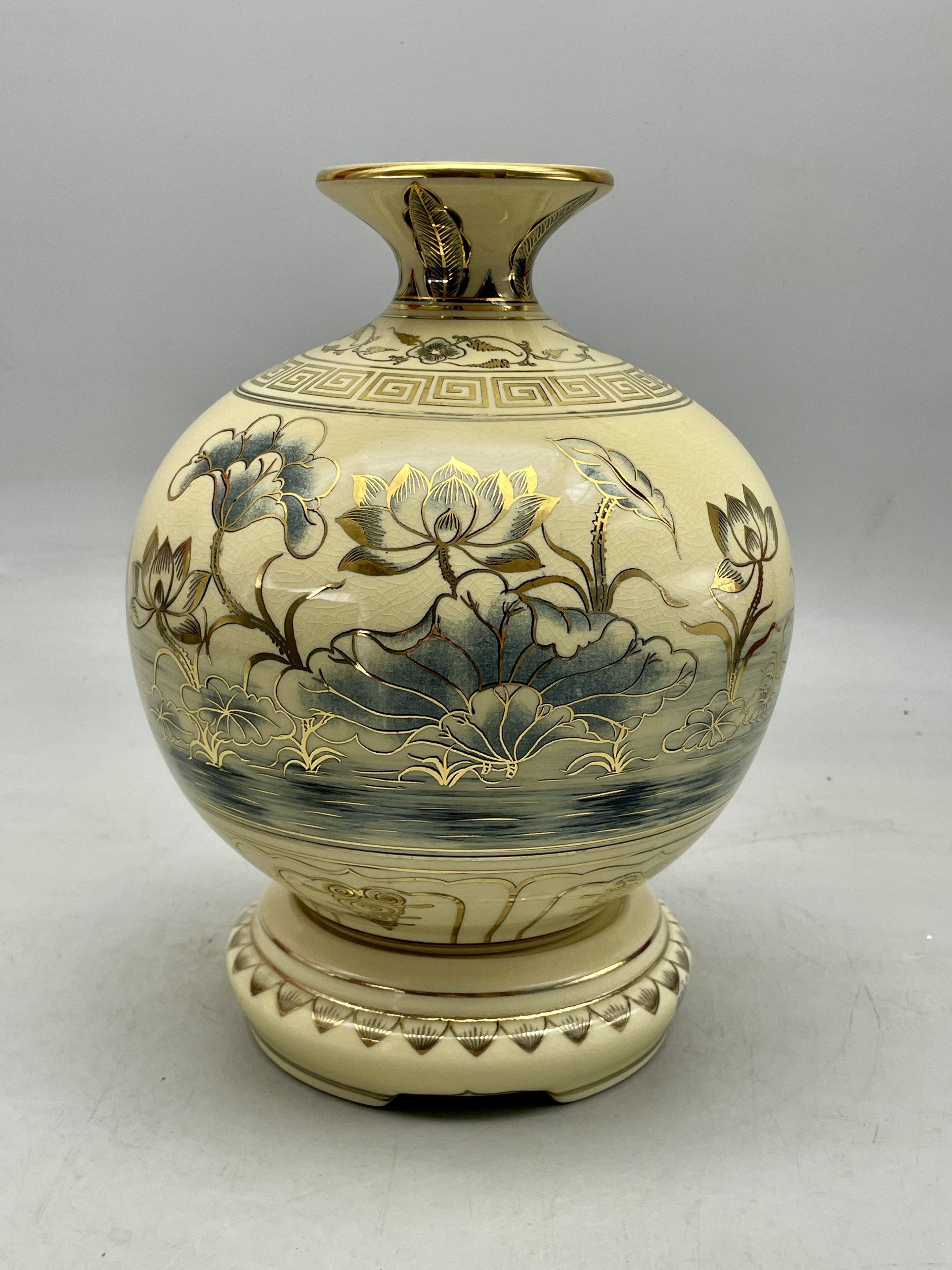 Bình hút lộc hoa sen cao 29cm gốm Chu Đậu vẽ vàng 24k