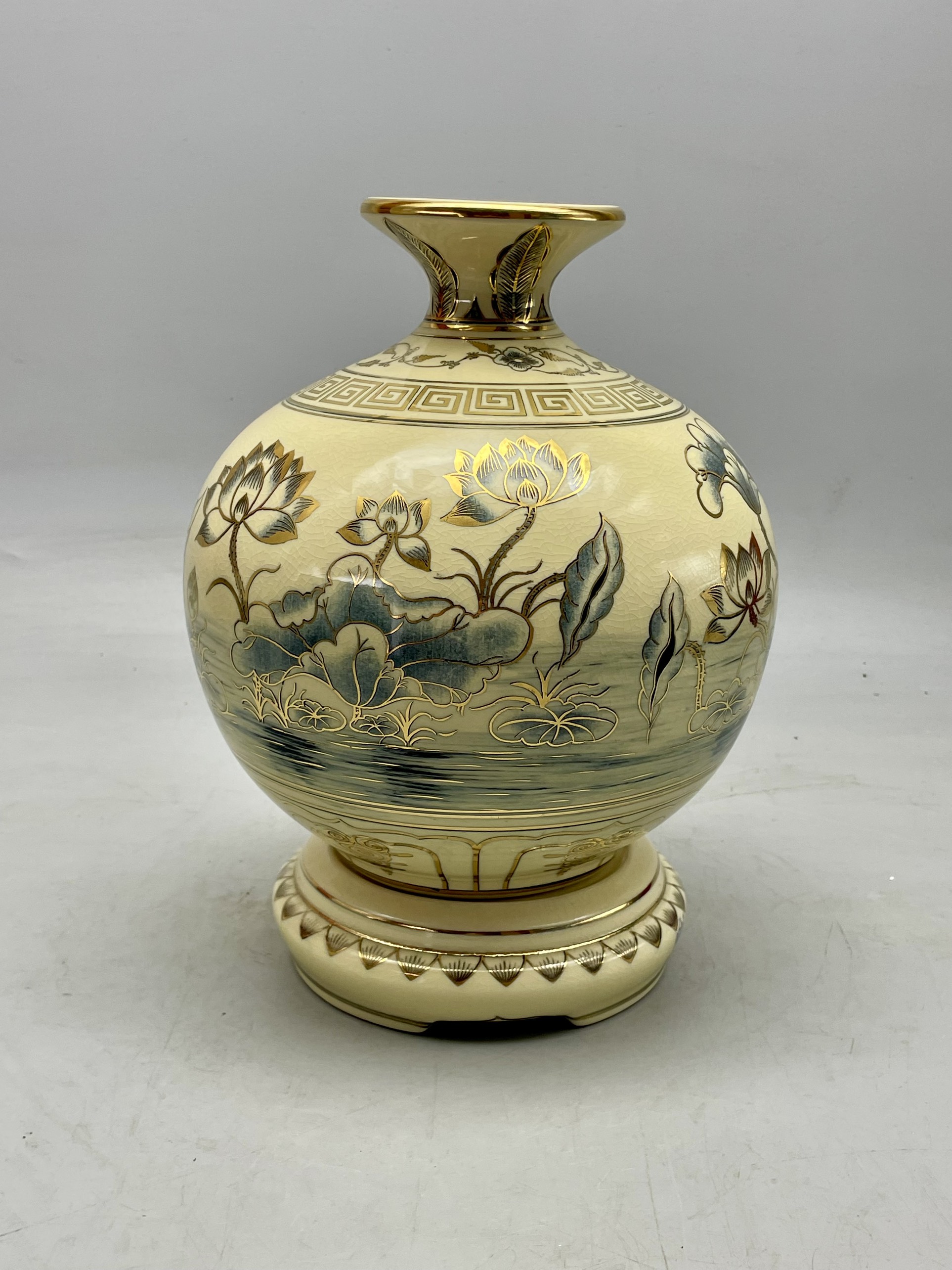 Bình hút lộc hoa sen cao 29cm gốm Chu Đậu vẽ vàng 24k