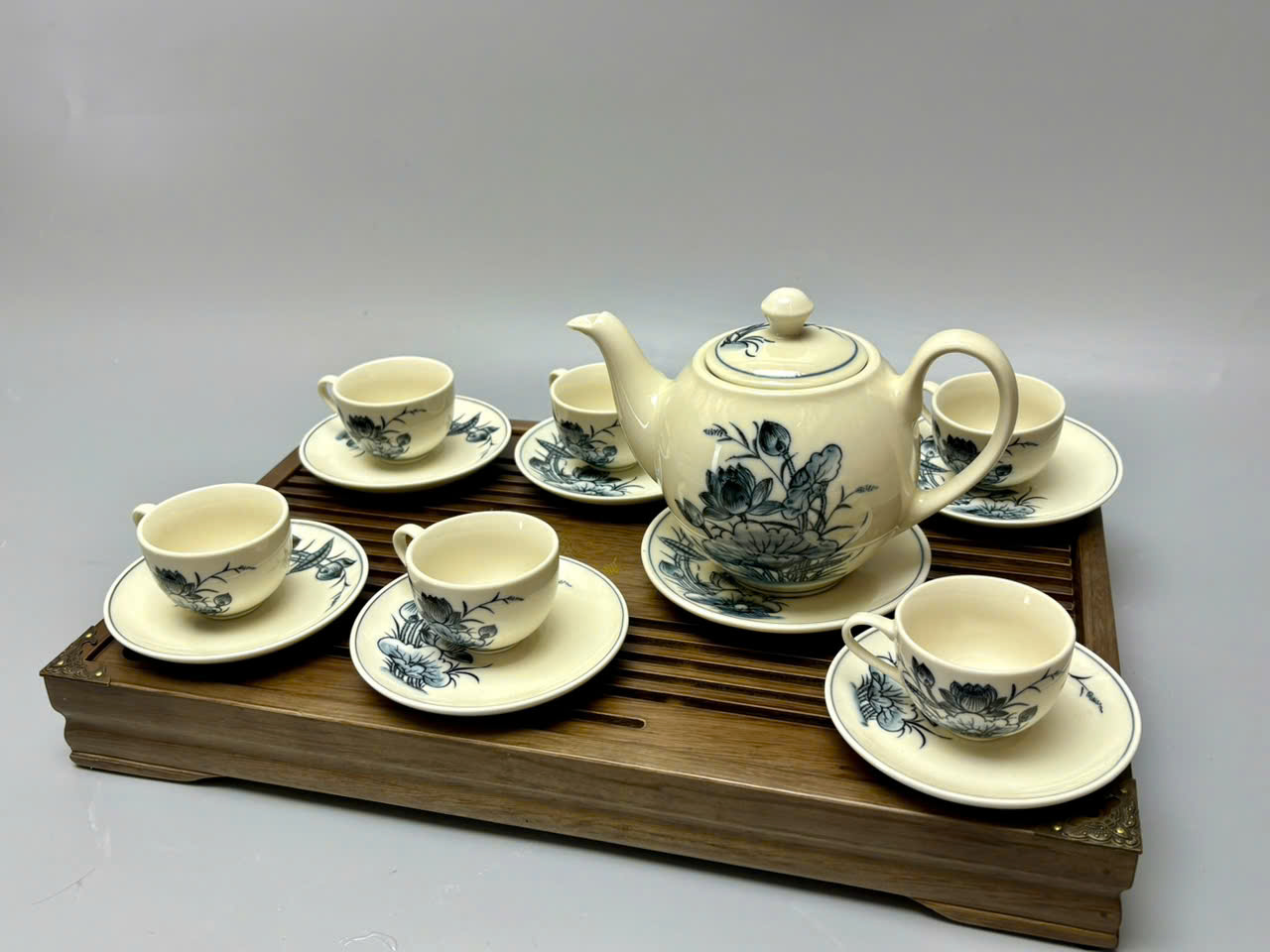 Bộ ấm chén hoa sen truyền thống gốm chu đậu