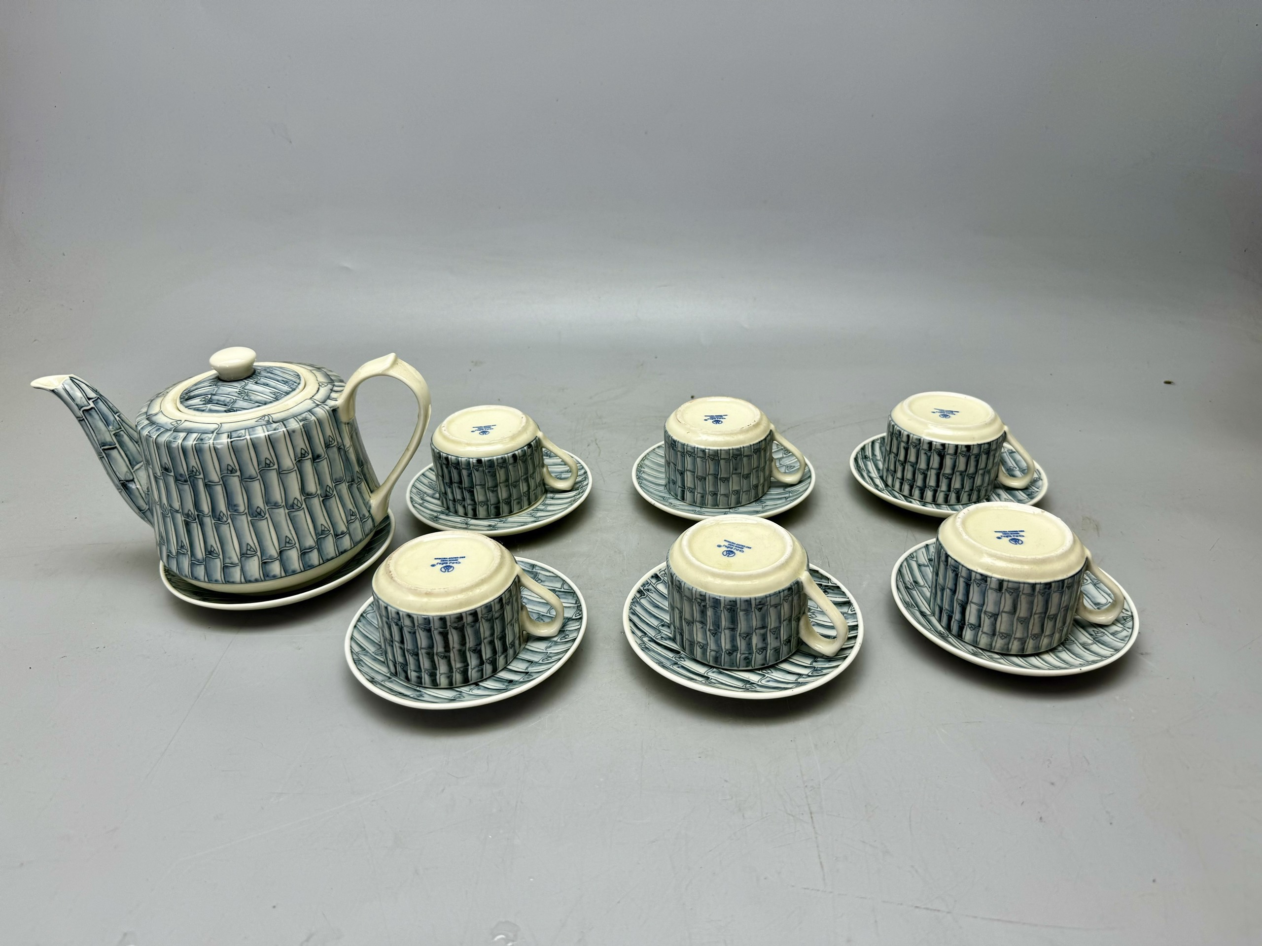 Bộ ấm chén họa tiết cành trúc gốm chu đậu truyền thống