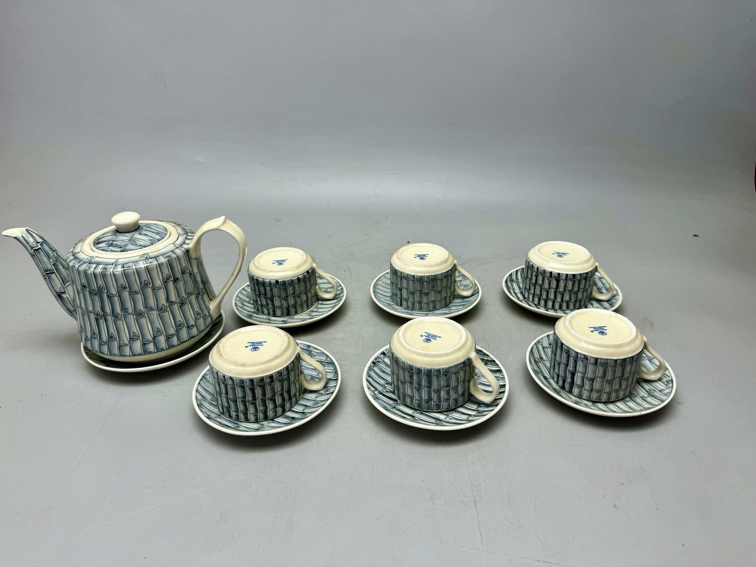 Bộ ấm chén họa tiết cành trúc gốm chu đậu truyền thống