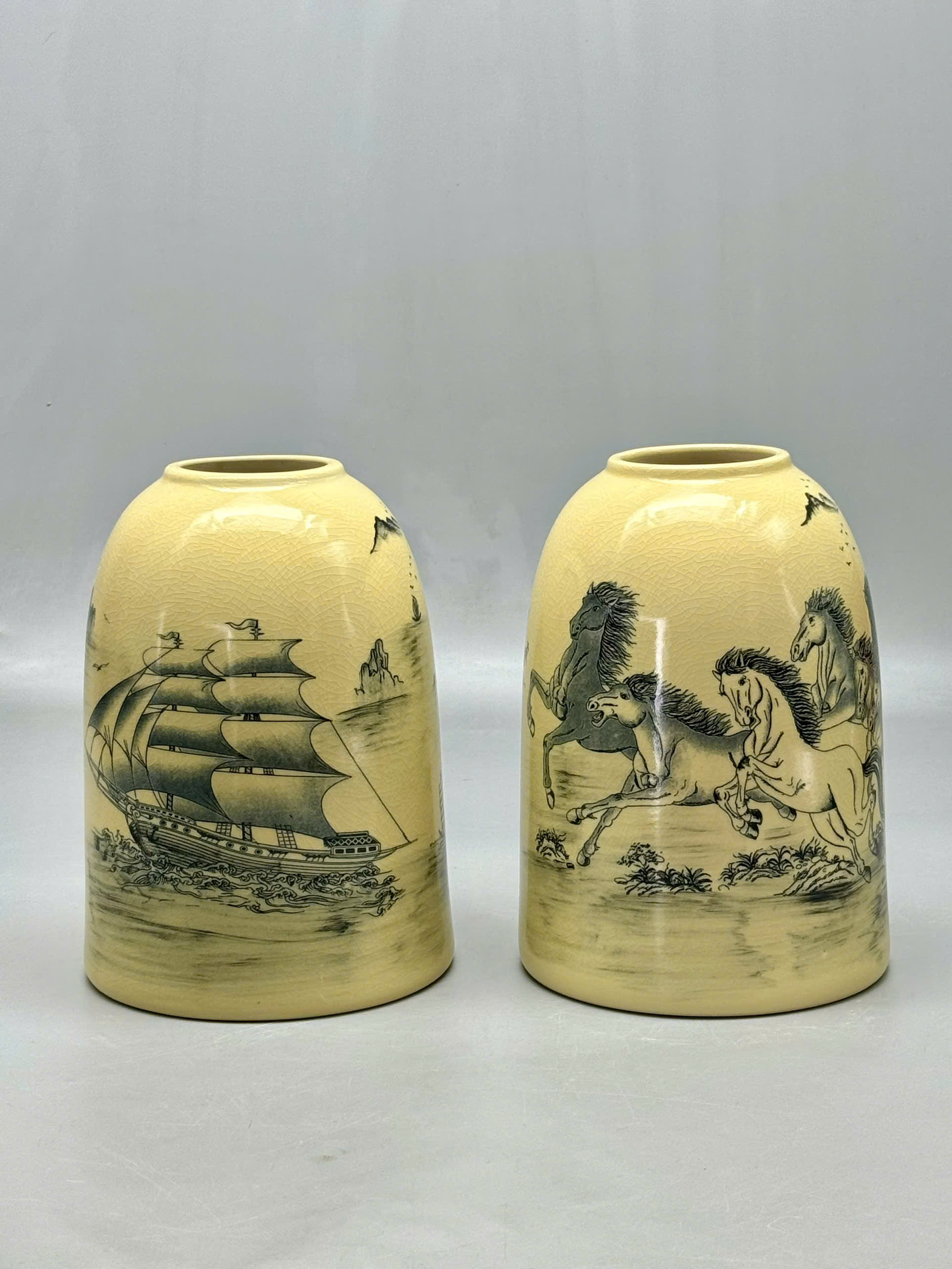 Cặp Chuông Họa Tiết Thuận Buồm Xuôi Gió, Mã Đáo Thành Công Cao 21cm Gốm Chu Đậu Truyền Thống