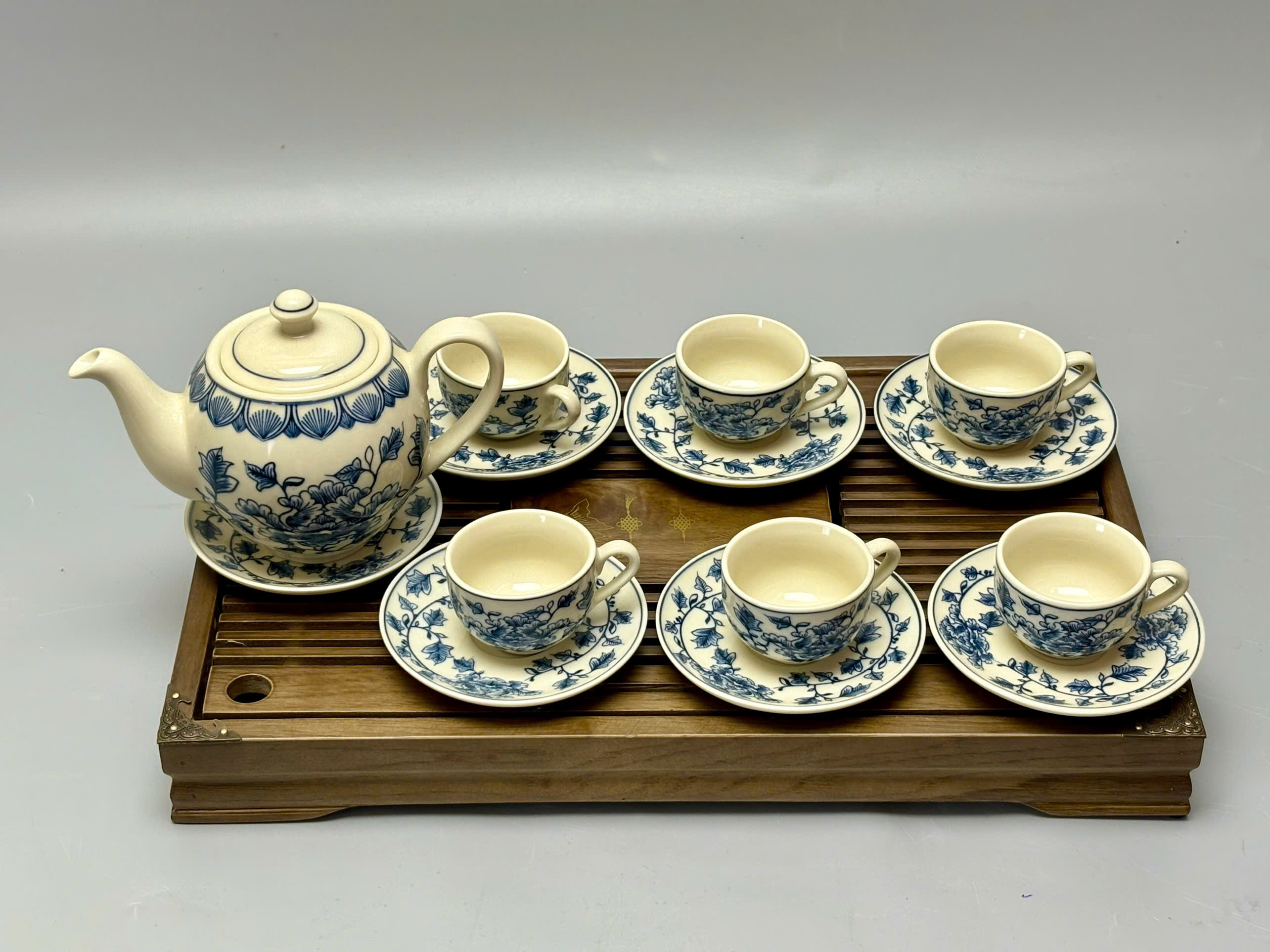Bộ ấm chén hoa dây Chu Đậu truyền thống