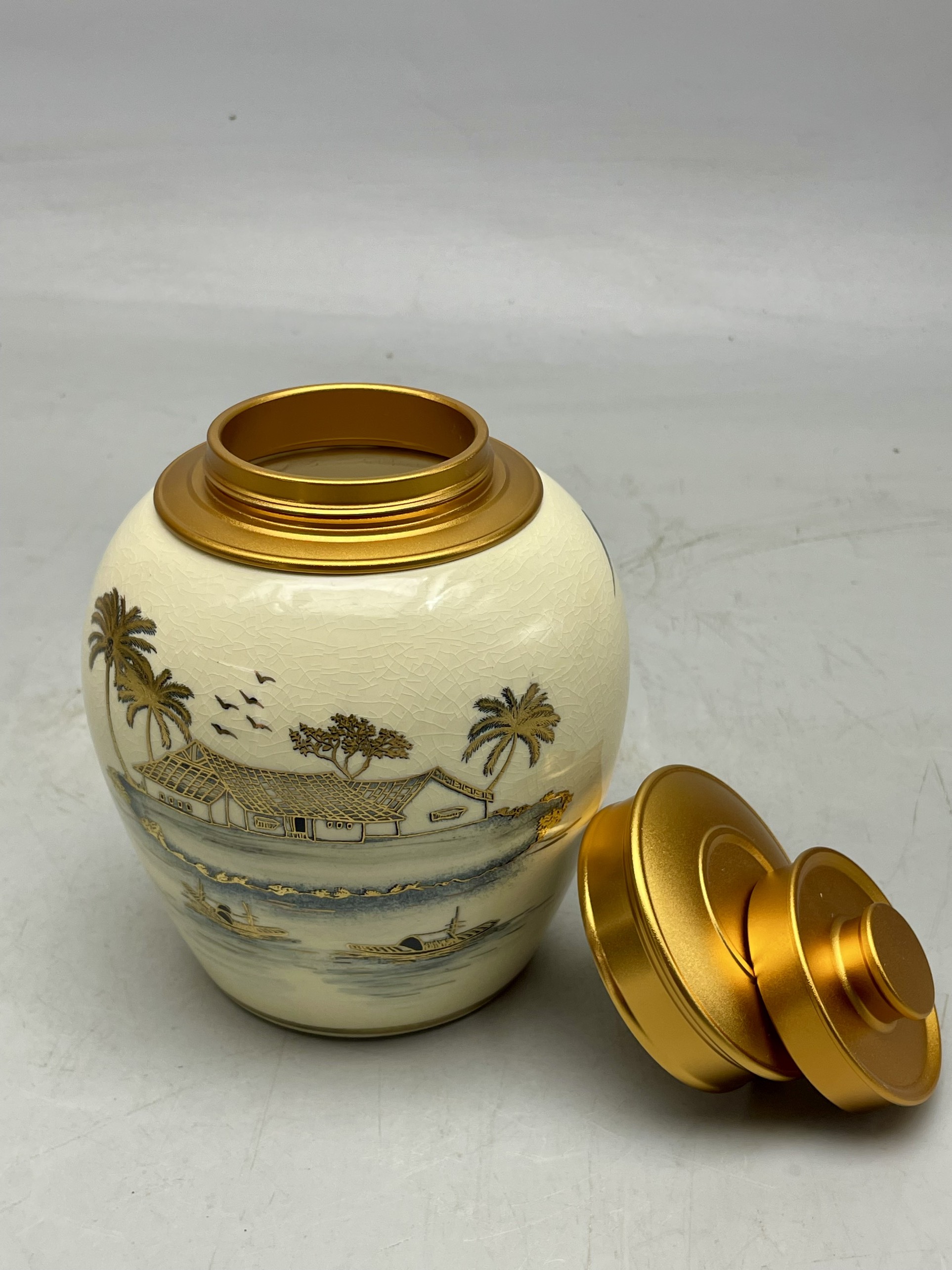 Hộp đựng trà cảnh đồng quê cao 13cm gốm Chu Đậu vẽ vàng 24k