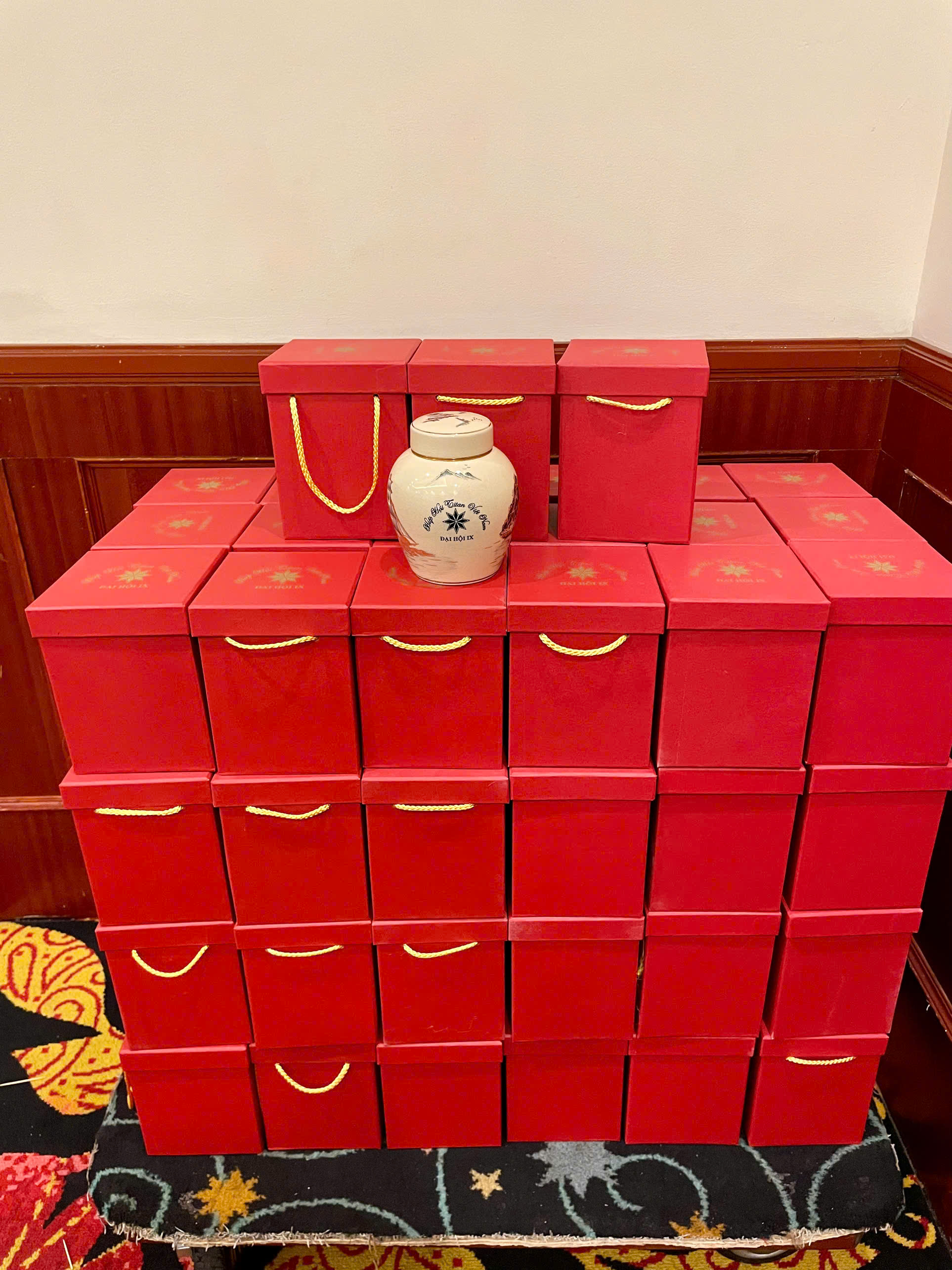 Hũ Đựng Trà Thuận Buồm Xuôi Gió - Quà Tặng Hiệp Hội Titan Việt Nam