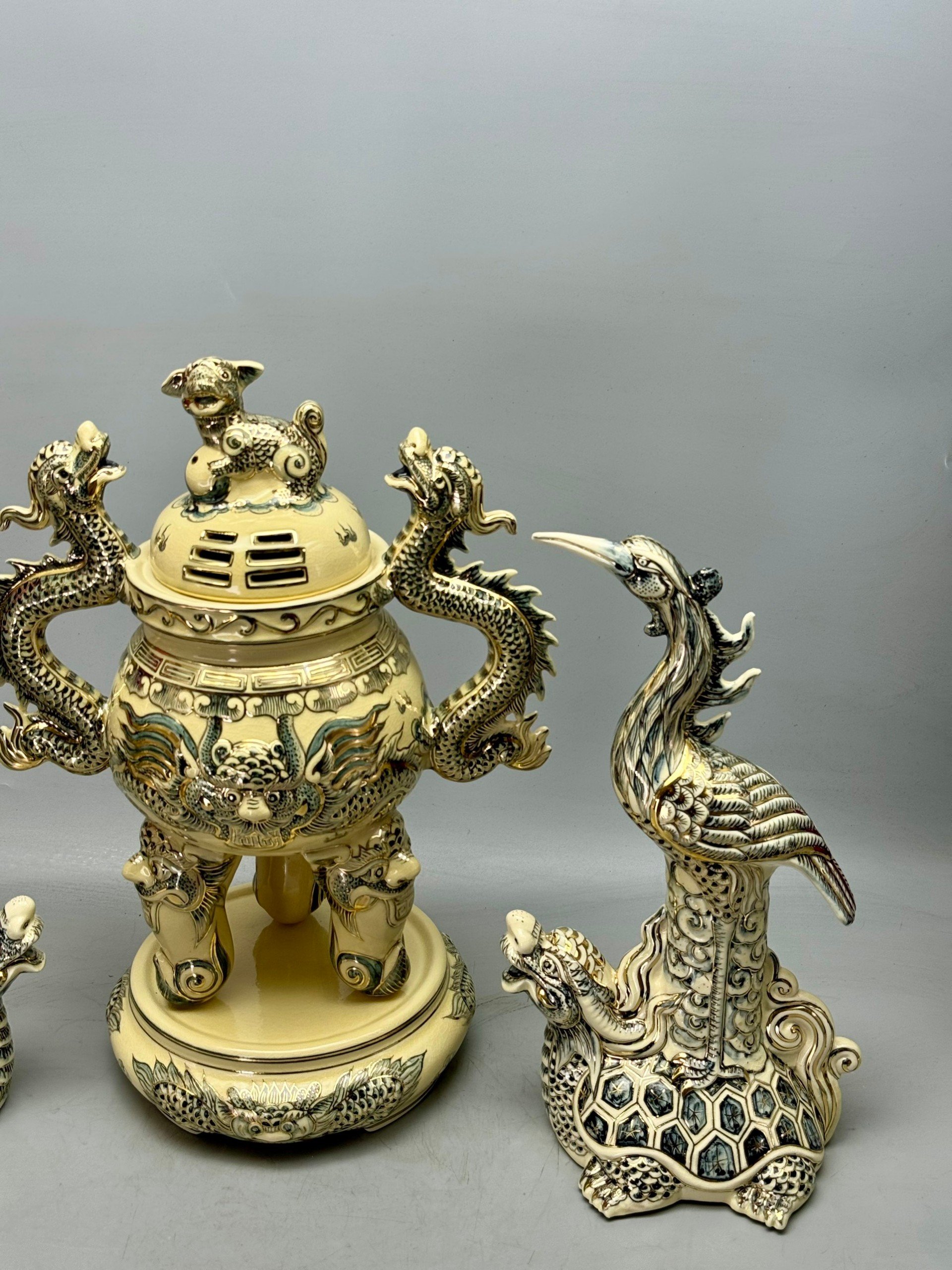 Lư hương đỉnh hạc cao 52cm vẽ vàng 24k gốm Chu Đậu
