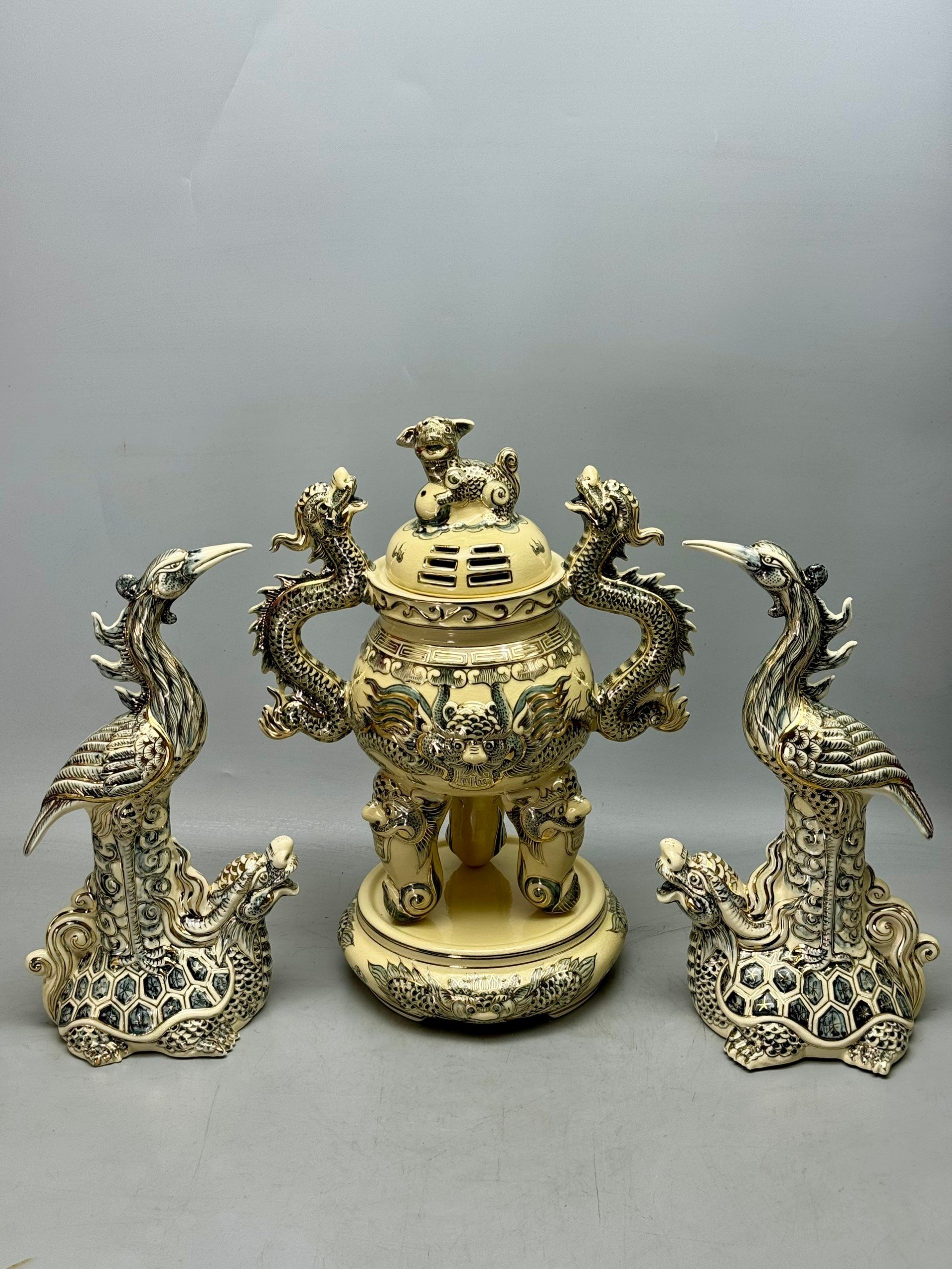 Lư hương đỉnh hạc cao 52cm vẽ vàng 24k gốm Chu Đậu