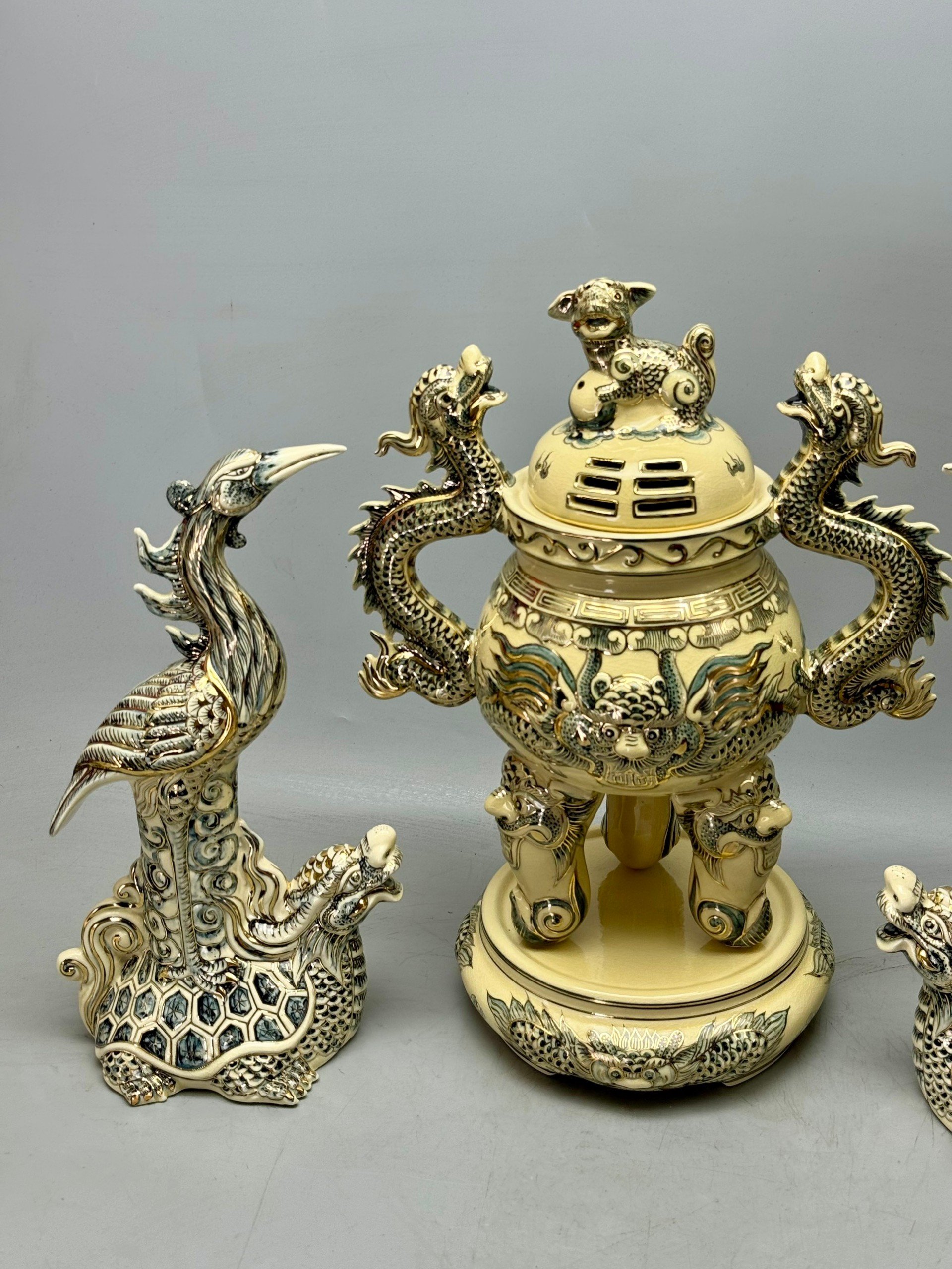 Lư hương đỉnh hạc cao 52cm vẽ vàng 24k gốm Chu Đậu