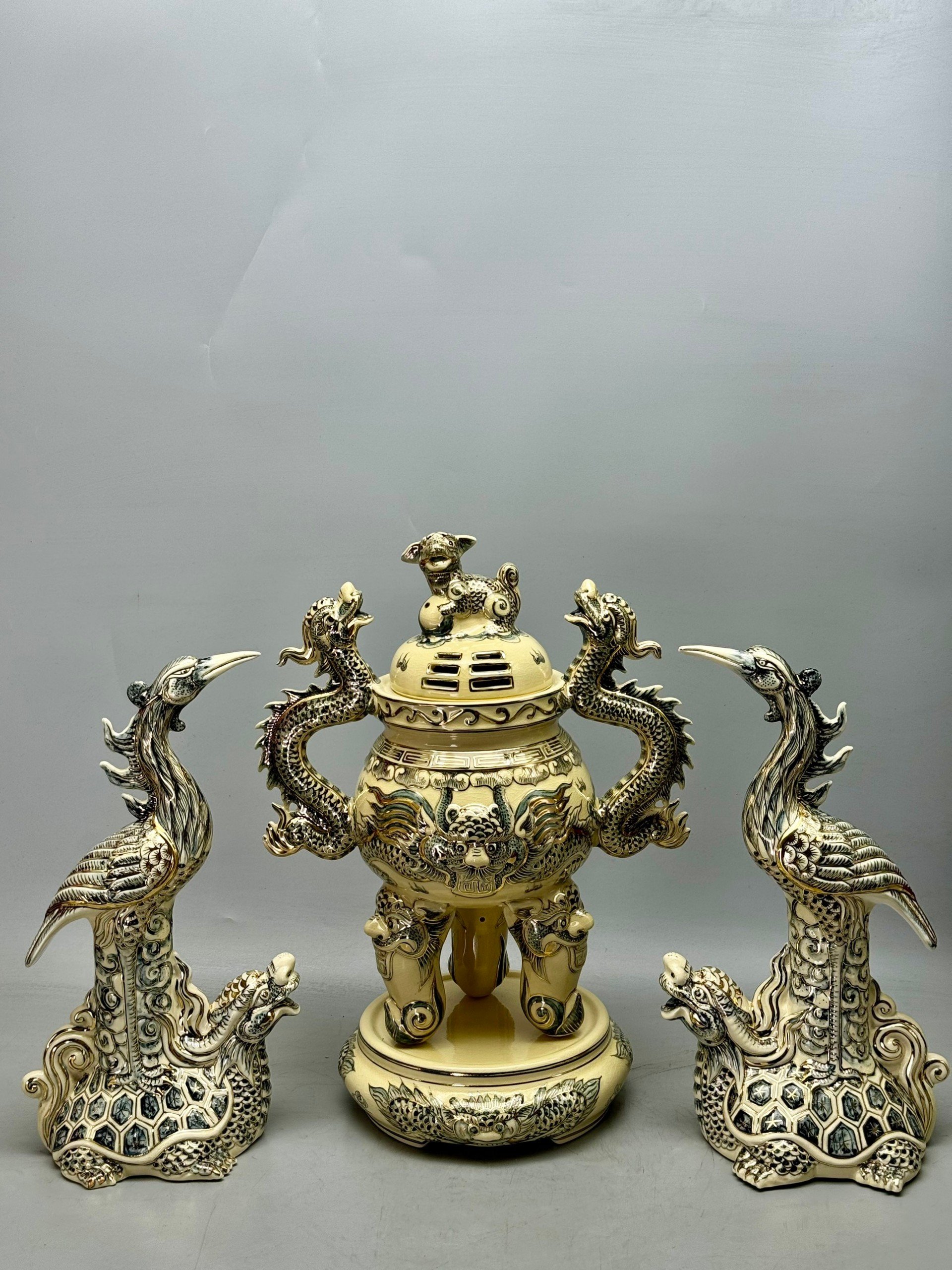 Lư hương đỉnh hạc cao 52cm vẽ vàng 24k gốm Chu Đậu