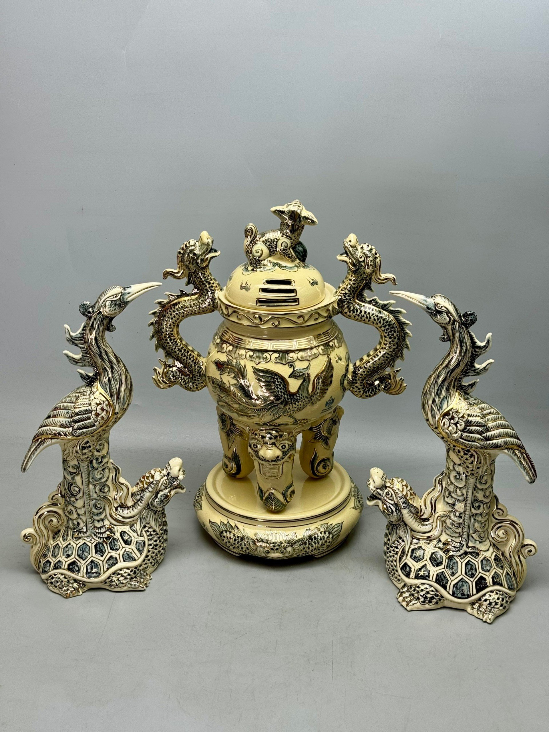 Lư hương đỉnh hạc cao 52cm vẽ vàng 24k gốm Chu Đậu