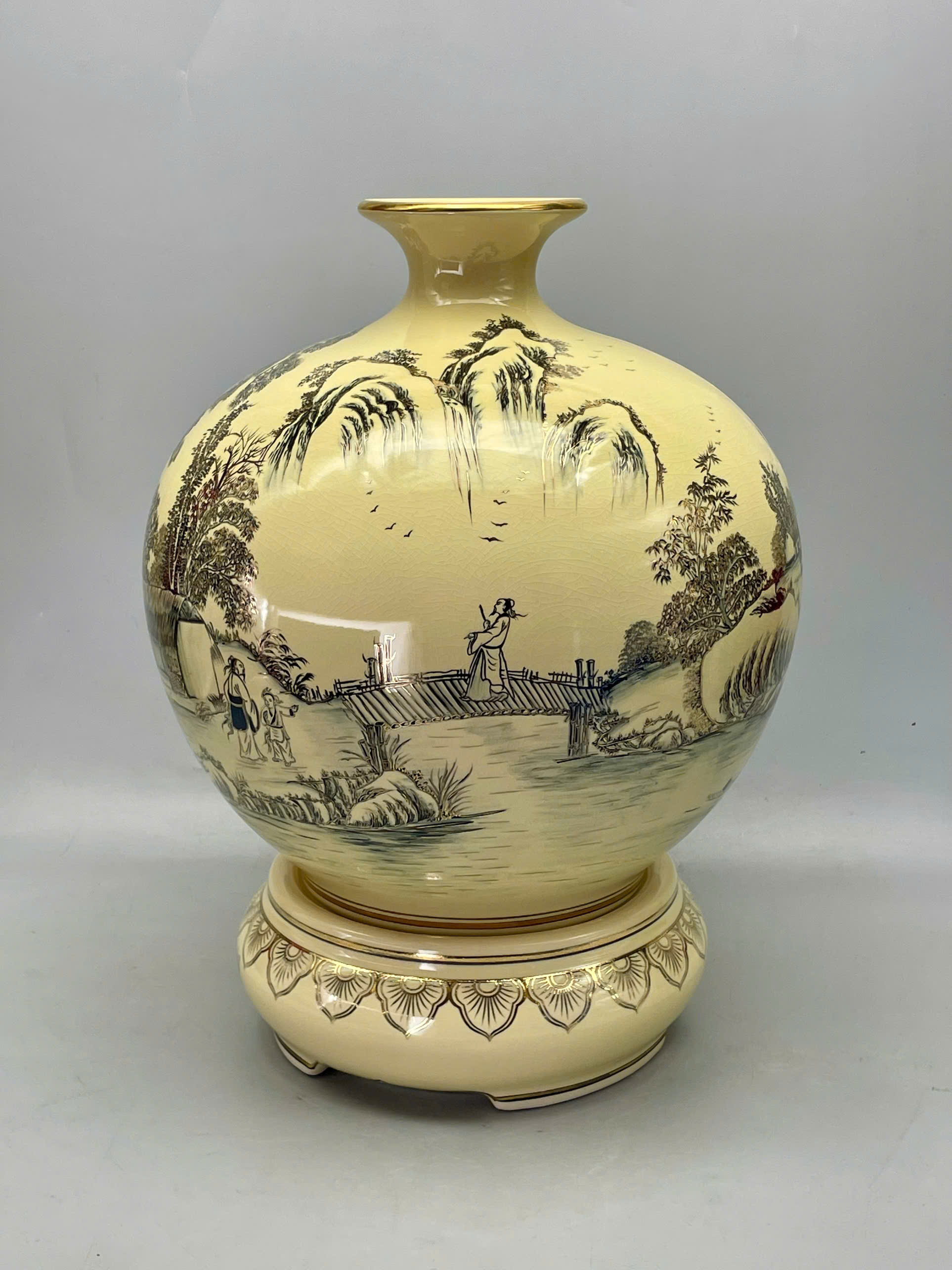 Bình hút tài lộc sơn thủy hữu tình cao 45cm gốm Chu Đậu vẽ vàng 24k