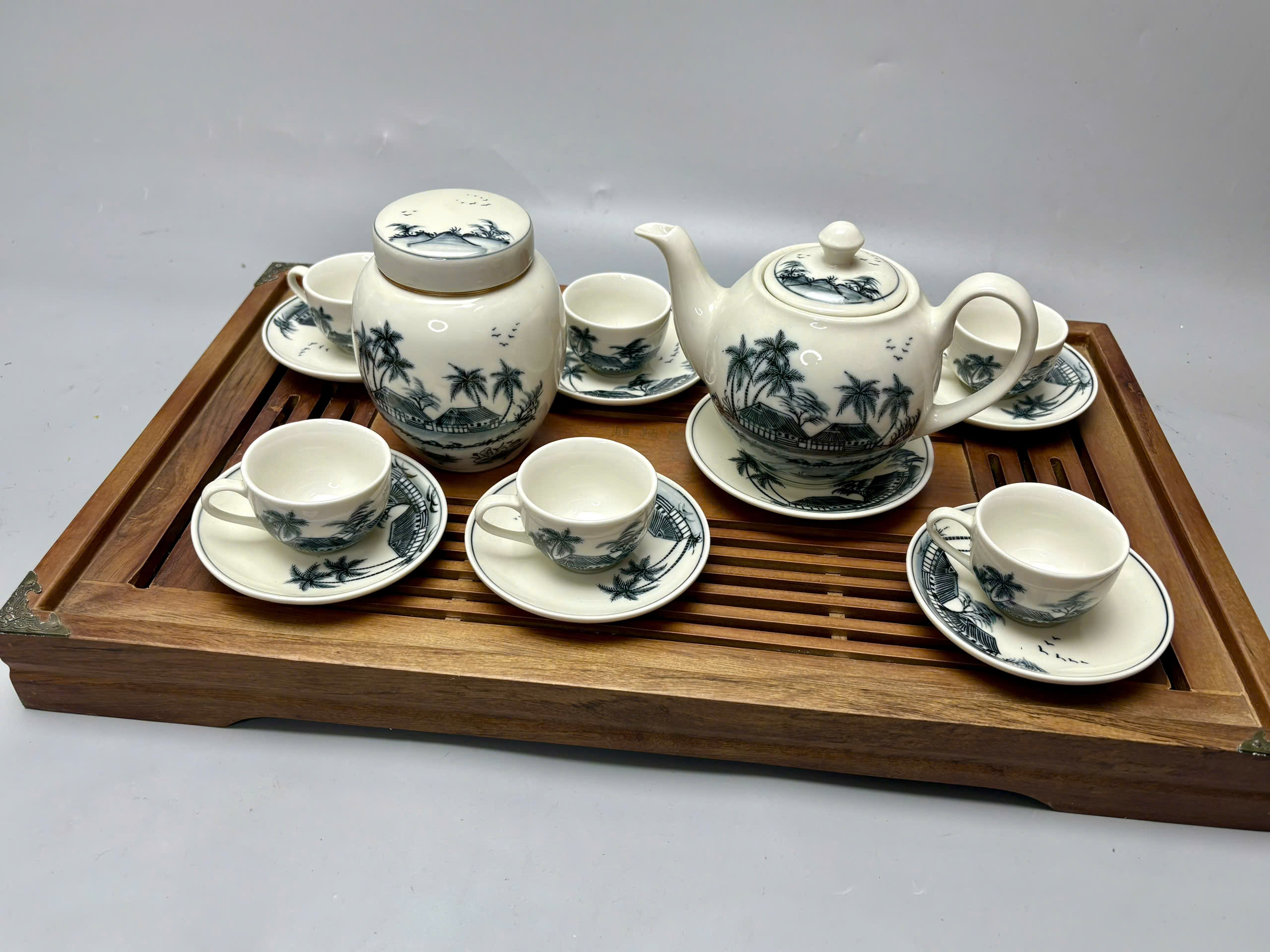 Bộ ấm chén và hũ đựng trà đồng quê truyền thống Chu Đậu