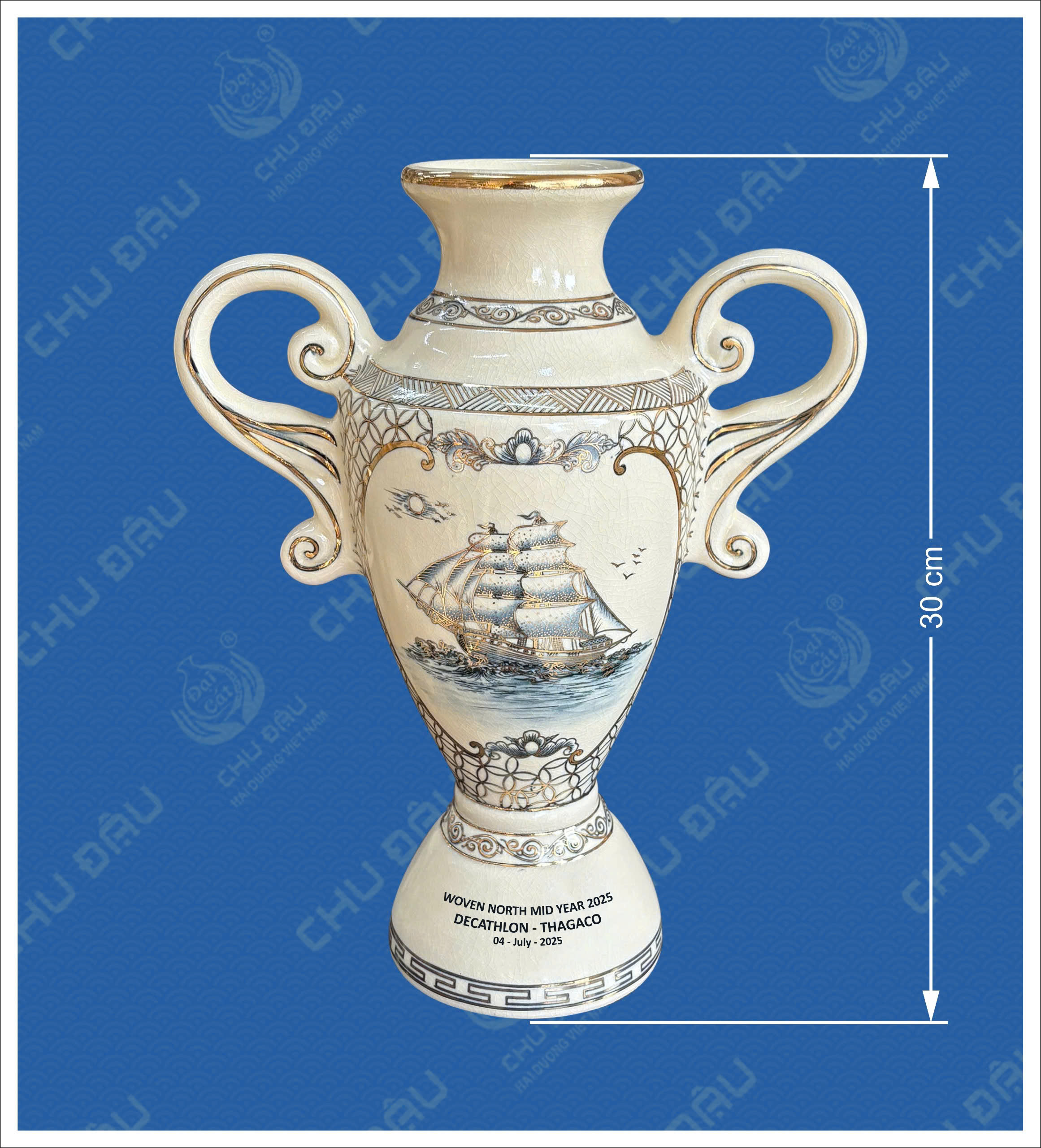 Cup vô địch vẽ vàng 24 gốm Chu Đậu quà tặng vinh danh cho DECATHLON VIỆT NAM