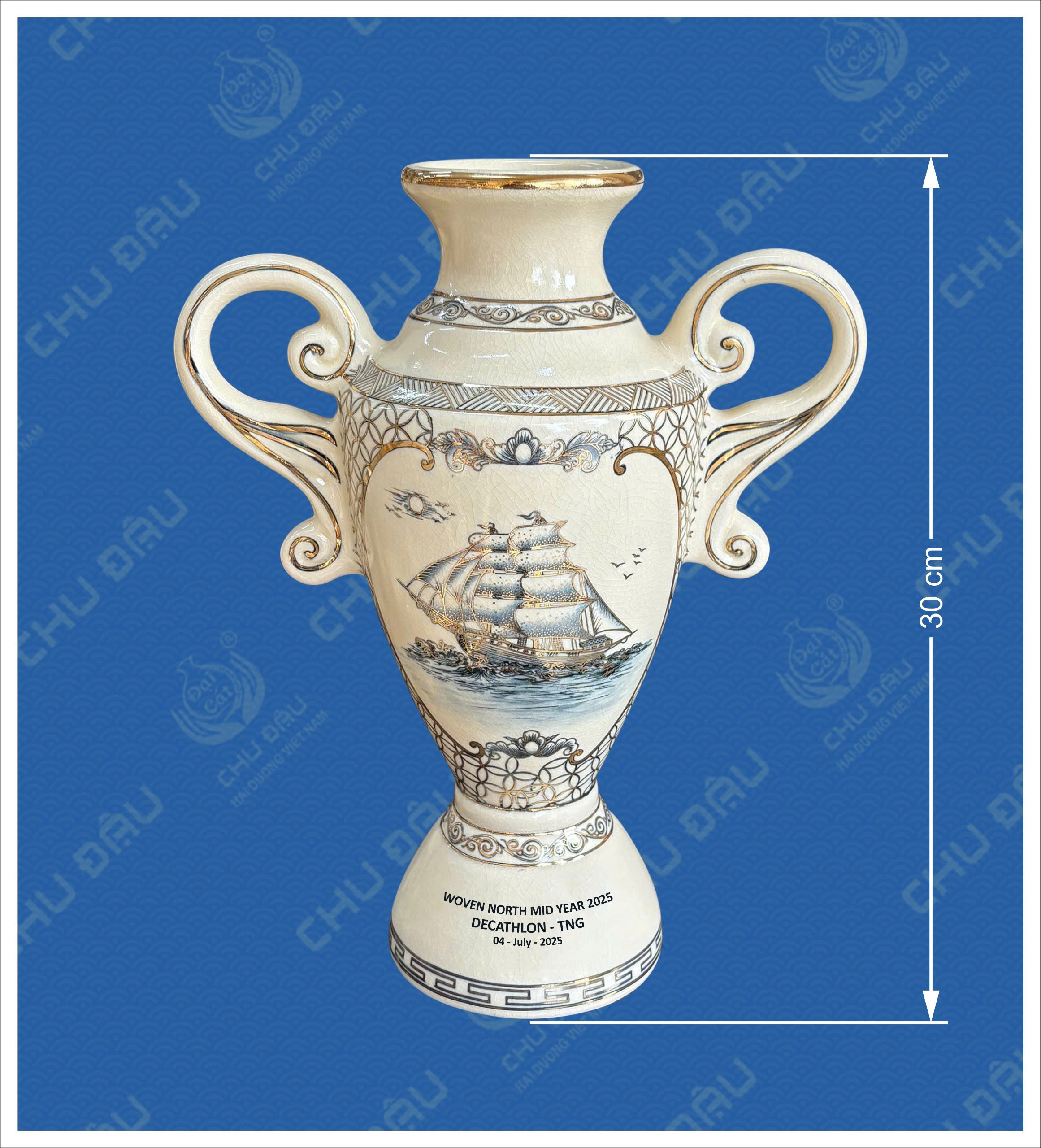 Cup vô địch vẽ vàng 24 gốm Chu Đậu quà tặng vinh danh cho DECATHLON VIỆT NAM