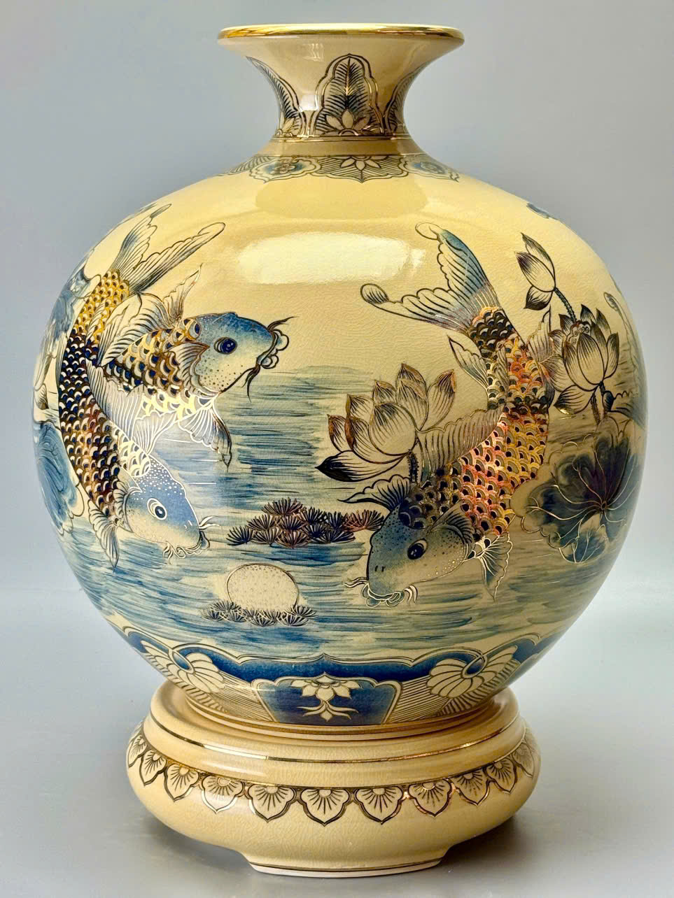 Bình hút tài lộc H35 vs H40 cá chép hoa sen xanh coban gốm Chu Đậu vẽ vàng 24k