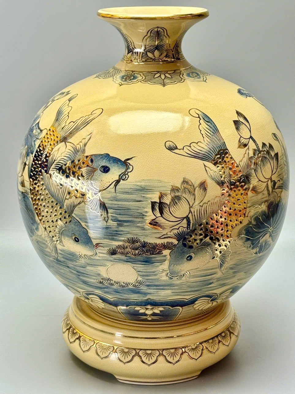 Bình hút tài lộc H35 vs H40 cá chép hoa sen xanh coban gốm Chu Đậu vẽ vàng 24k