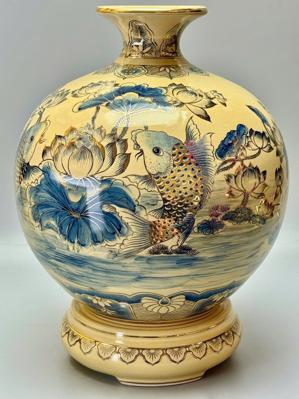 Bình hút tài lộc H35 vs H40 cá chép hoa sen xanh coban gốm Chu Đậu vẽ vàng 24k