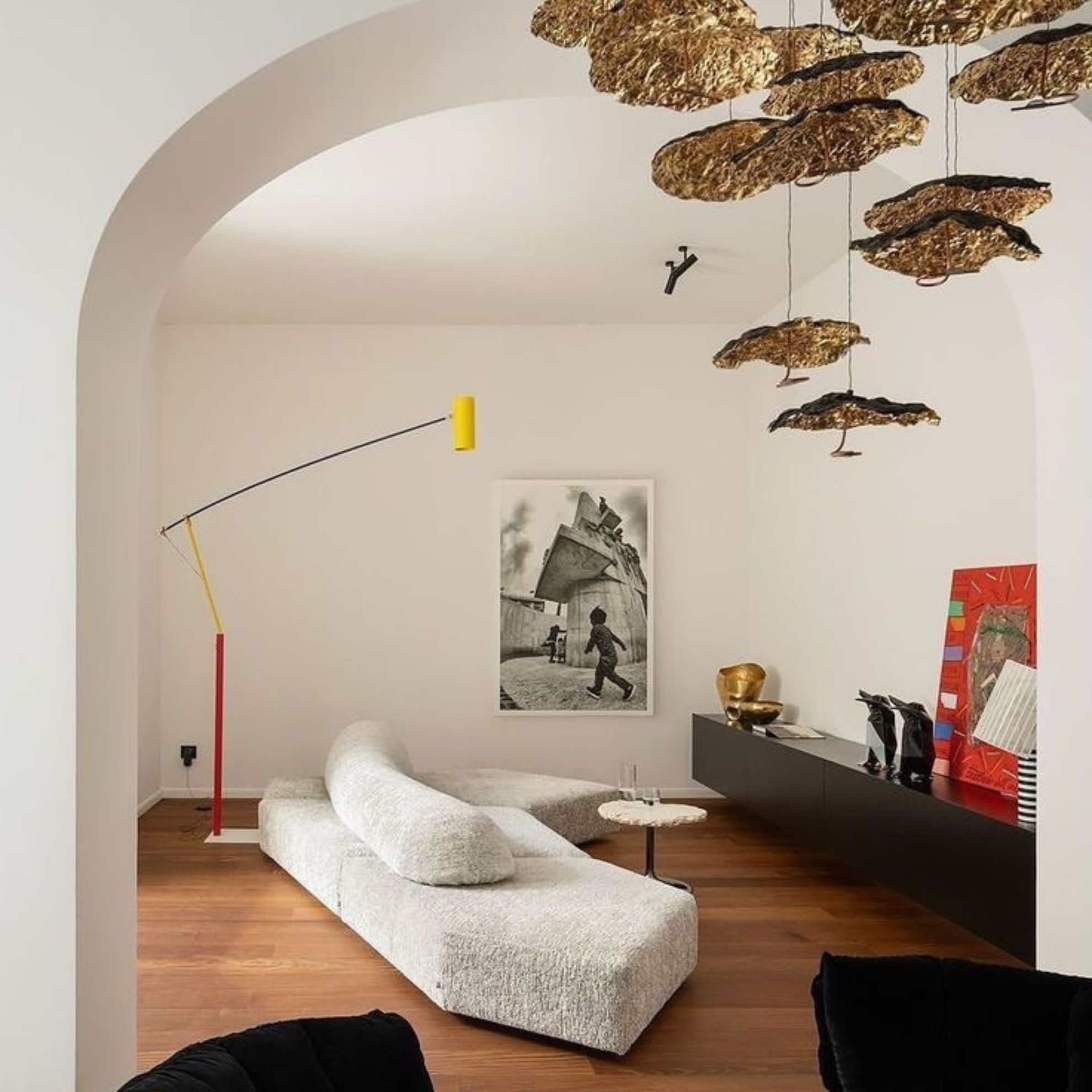 Sự Trở Lại Của Memphis Design: Phong Cách Lập Dị 