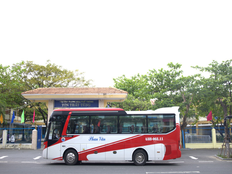 Nhà Xe Phan Văn Đưa Đón Học Sinh Trường THPT Tôn Thất Tùng Hưởng Ứng Ngày 26 Tháng 3
