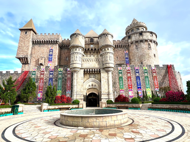 Phan Văn - Mở Cửa Mọi Kỳ Quan Với Vé Tham Quan Ưu Đãi