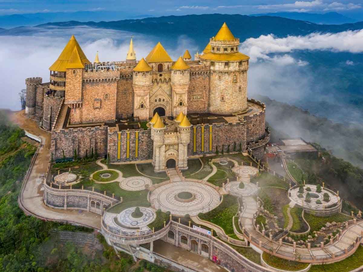 Lâu Đài Mặt Trăng nguy nga ở Bà Nà Hill