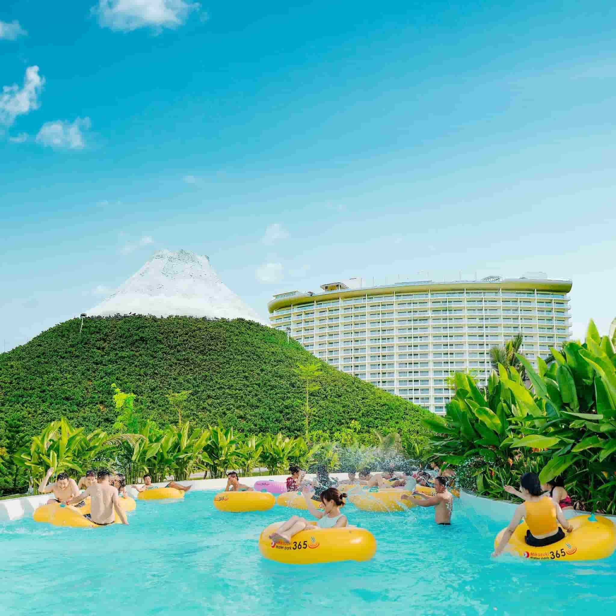 công viên nước bạn chọn mikazuki hay núi thần tài