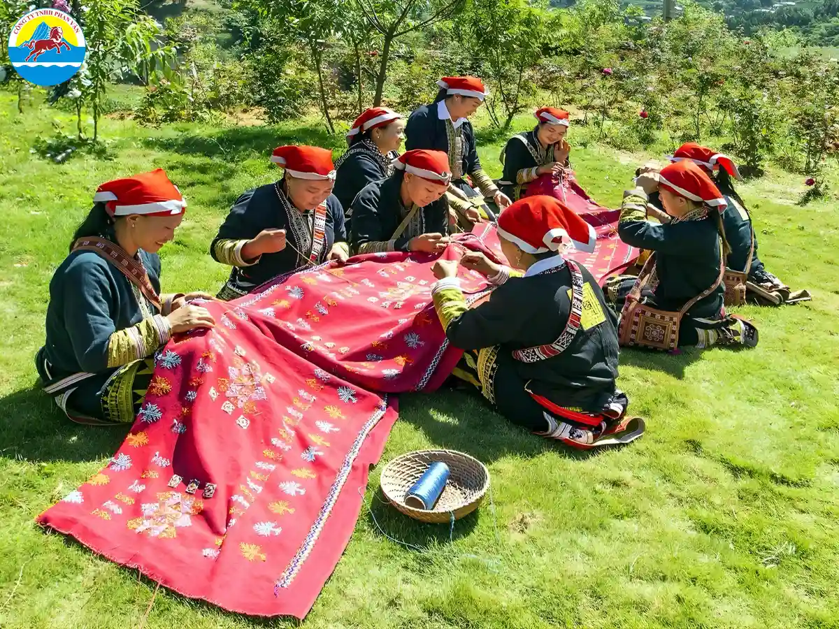 Làng nghề dệt thổ cẩm Yên Cường