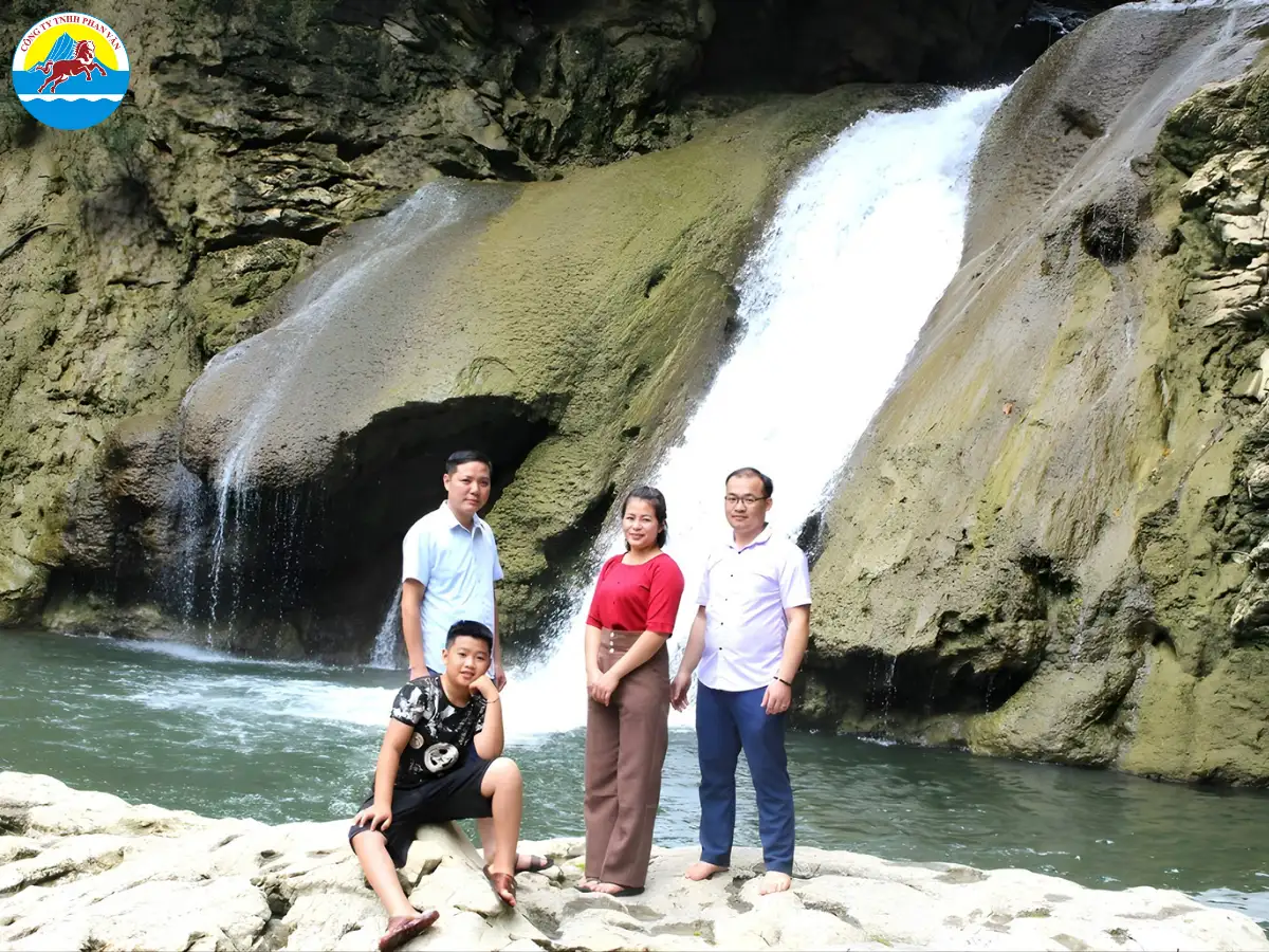 Thác nước tại xã Thượng Tân