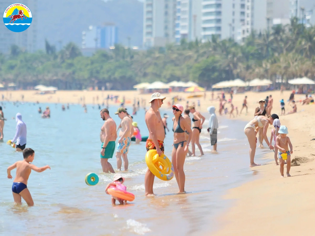 Tháng 1 - tháng 8 là mùa tắm biển Nha Trang đẹp nhất