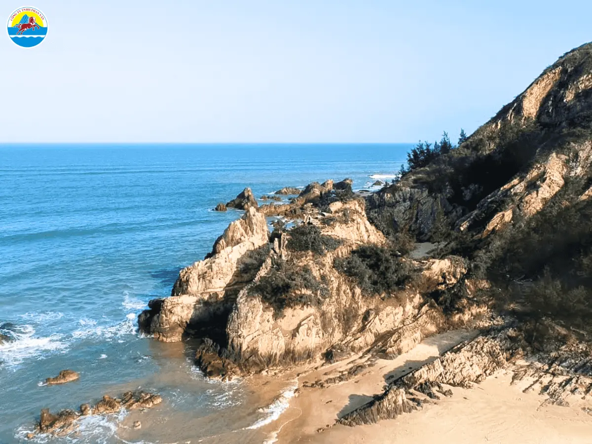 bãi biển đá nhảy quảng bình​