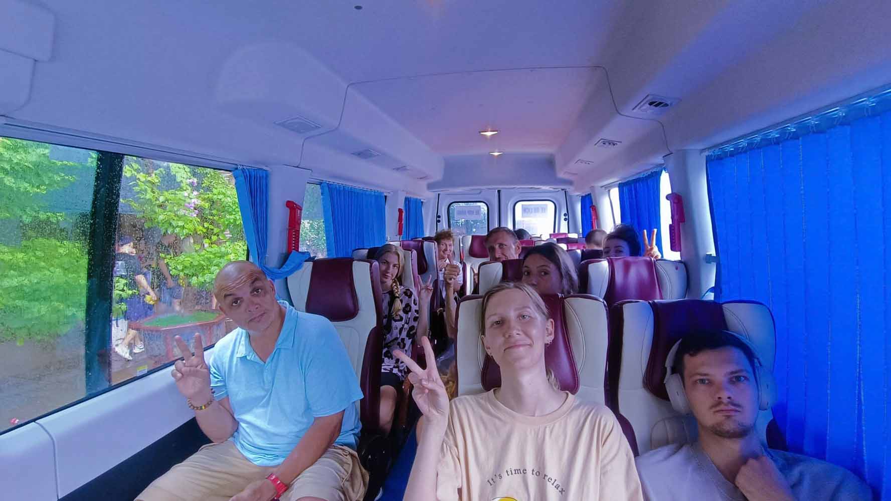 Hành khách tươi cười là niềm hạnh phúc của lái xe