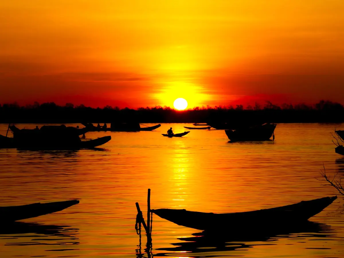 Sự yên bình của thành phố Huế đã khiến nhiều du khách tìm đến dừng chân