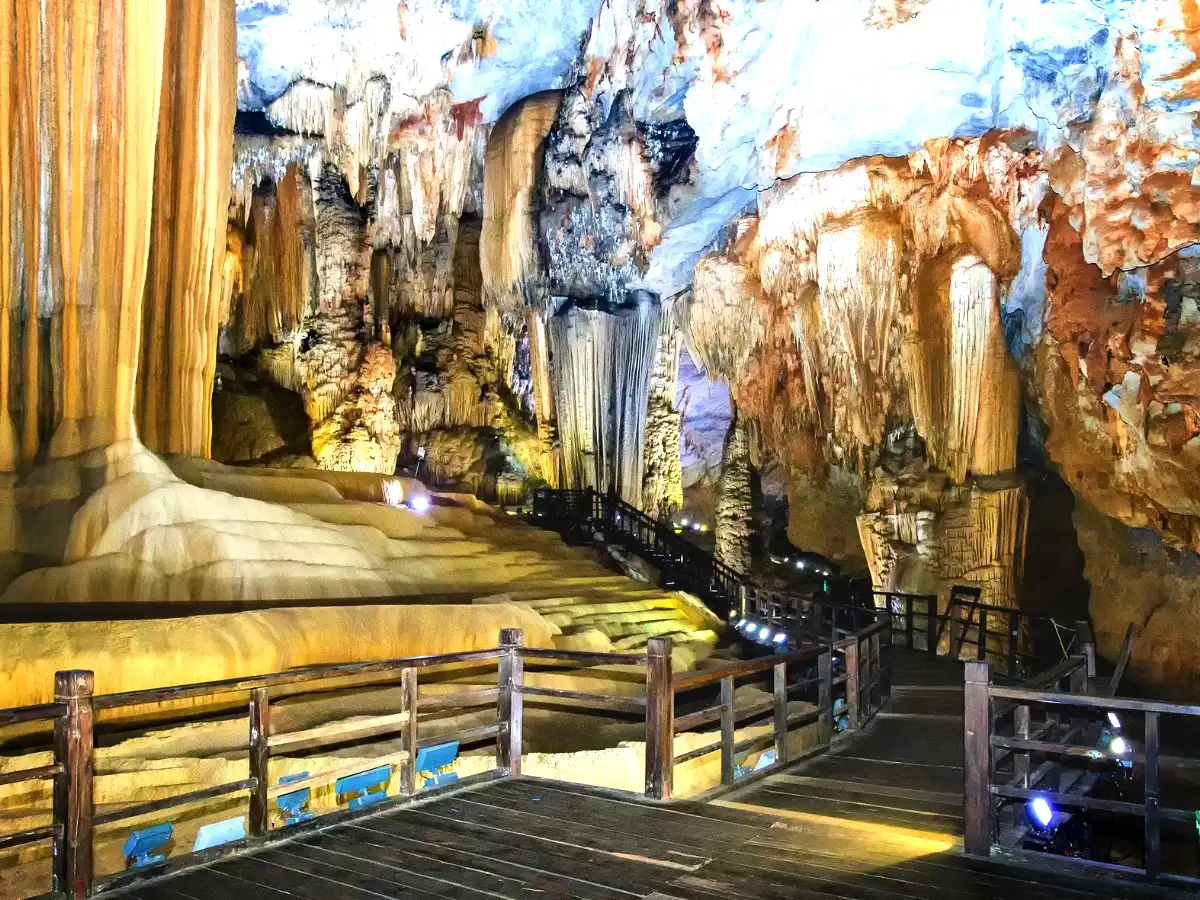 Khám phá nét kỳ bí bên trong Động Thiên Đường