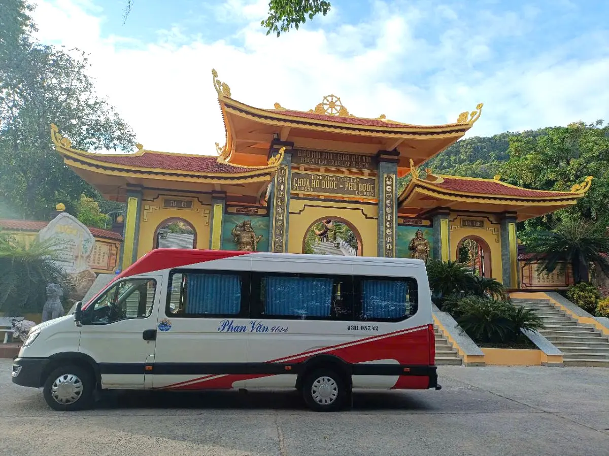 Trải nghiệm Phú Quốc với dịch vụ cho thuê xe 19 chỗ