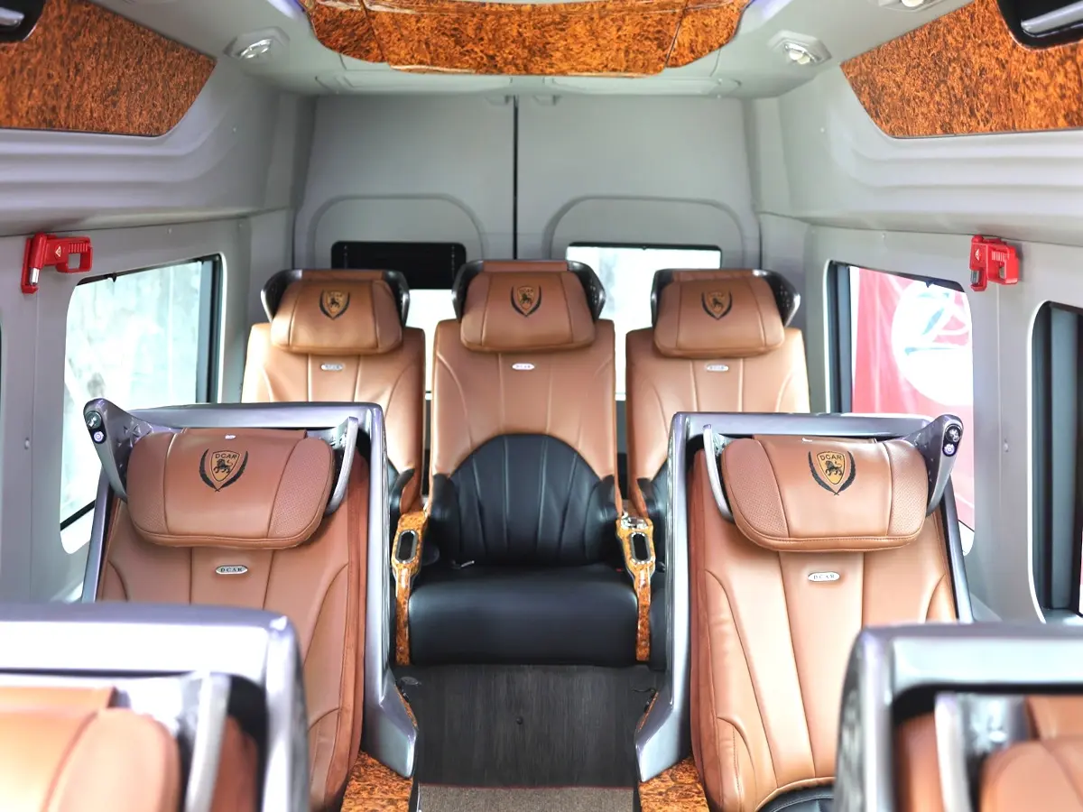 Không gian bên trong xe Dcar limousine 9 chỗ