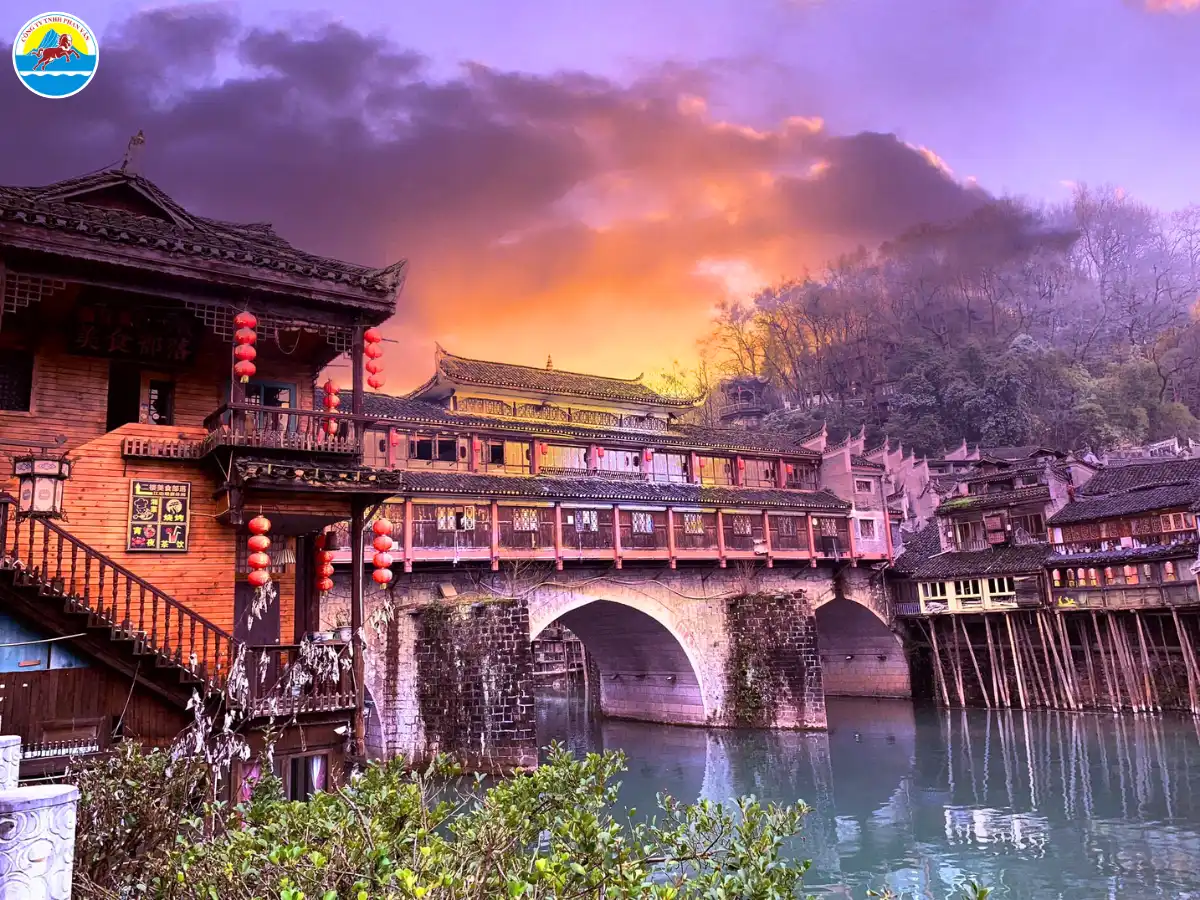 tour phượng hoàng cổ trấn 6 ngày 5 đêm