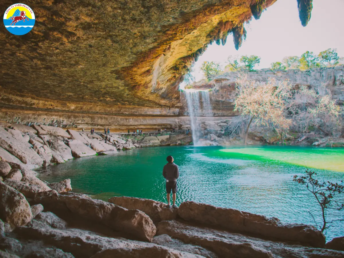 Hồ bơi tự nhiên Hamilton Pool Preserve