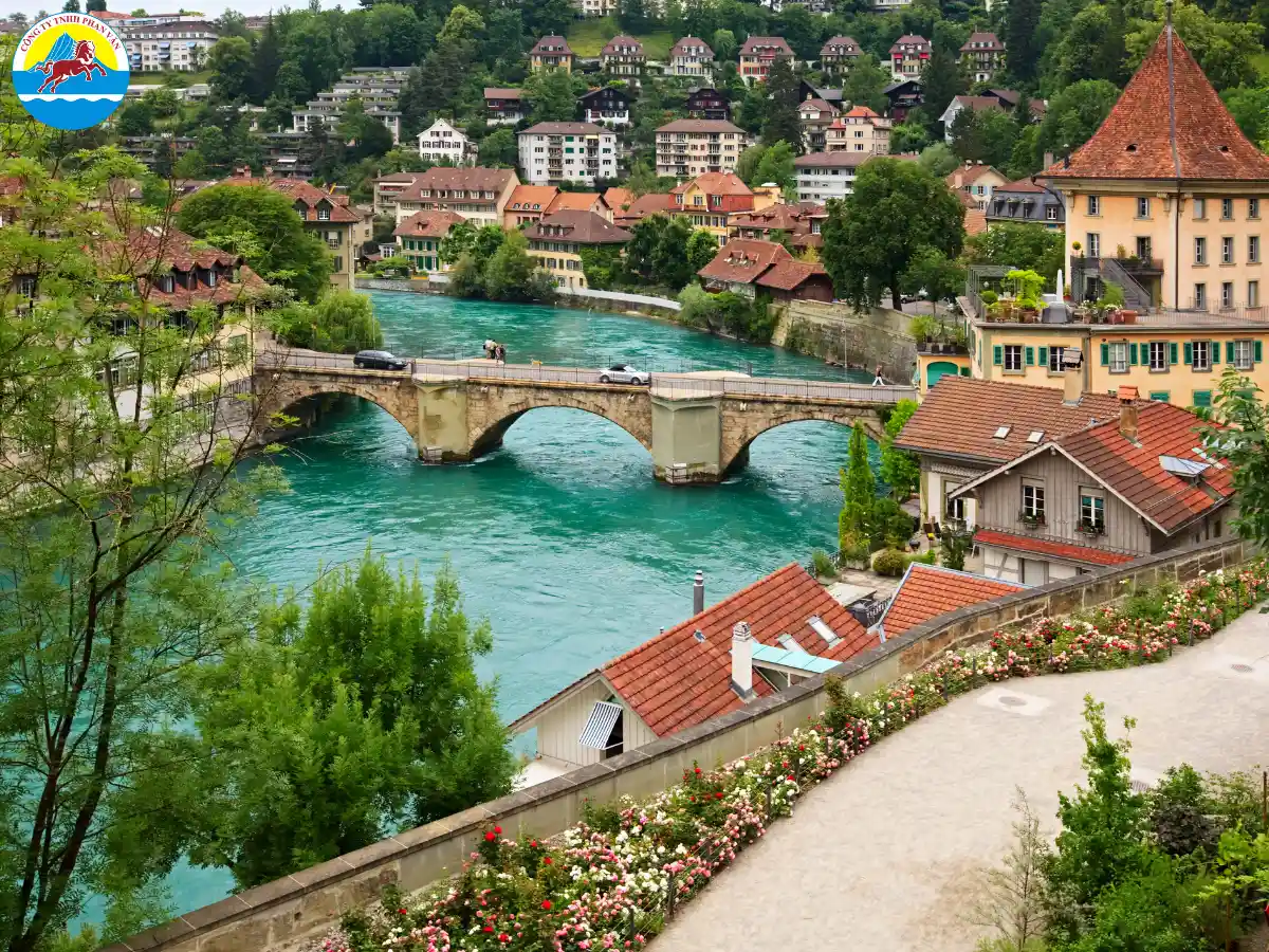 Mỗi mùa ở đây mang một sắc thái riêng