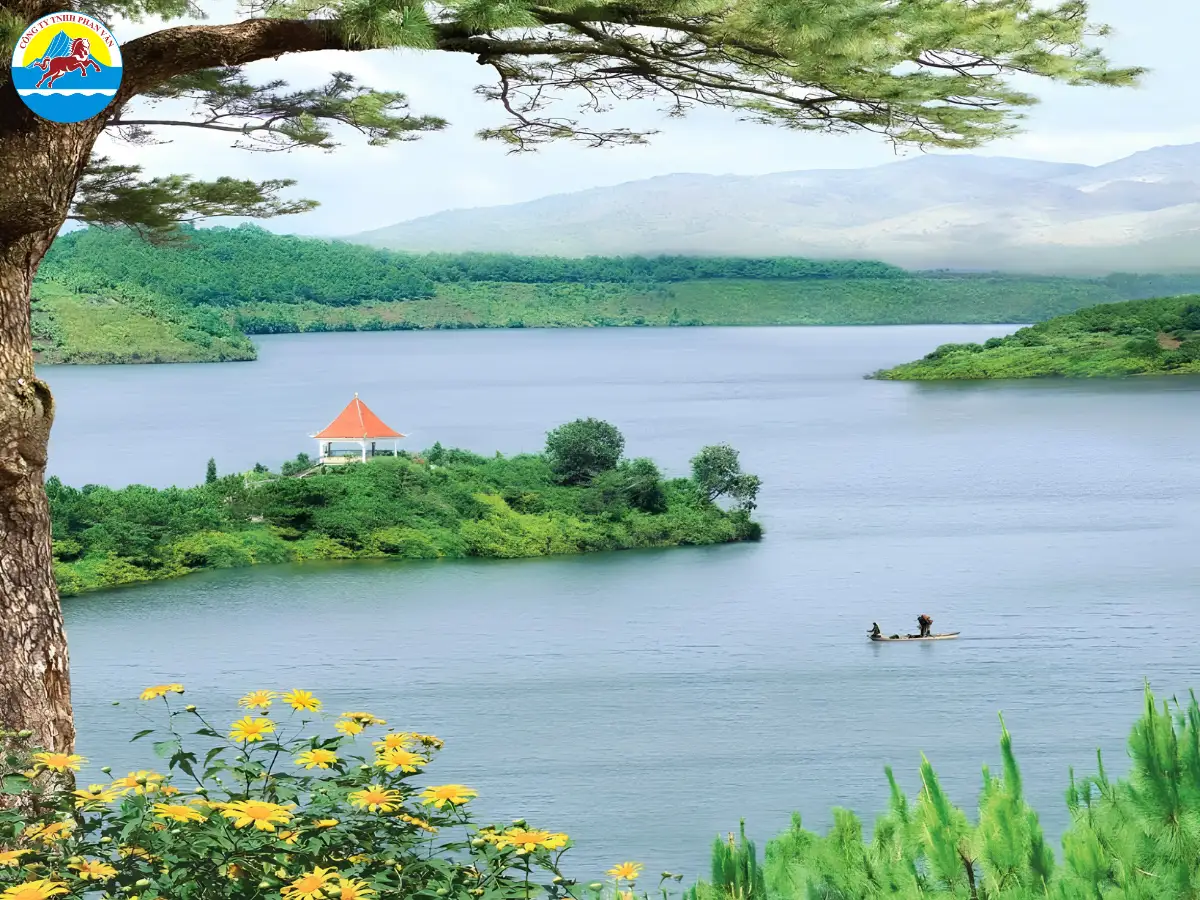 Bờ hồ phía Tây