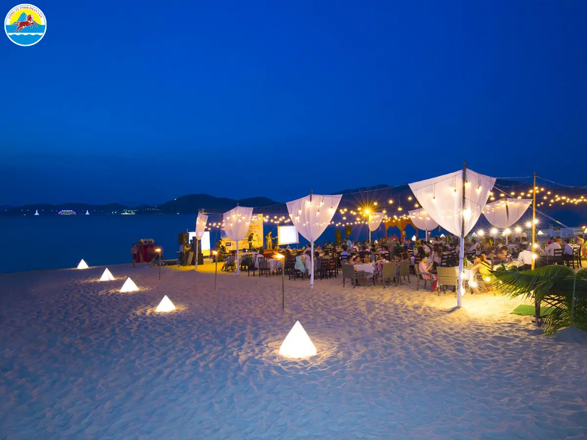 bãi biển nha trang về đêm​