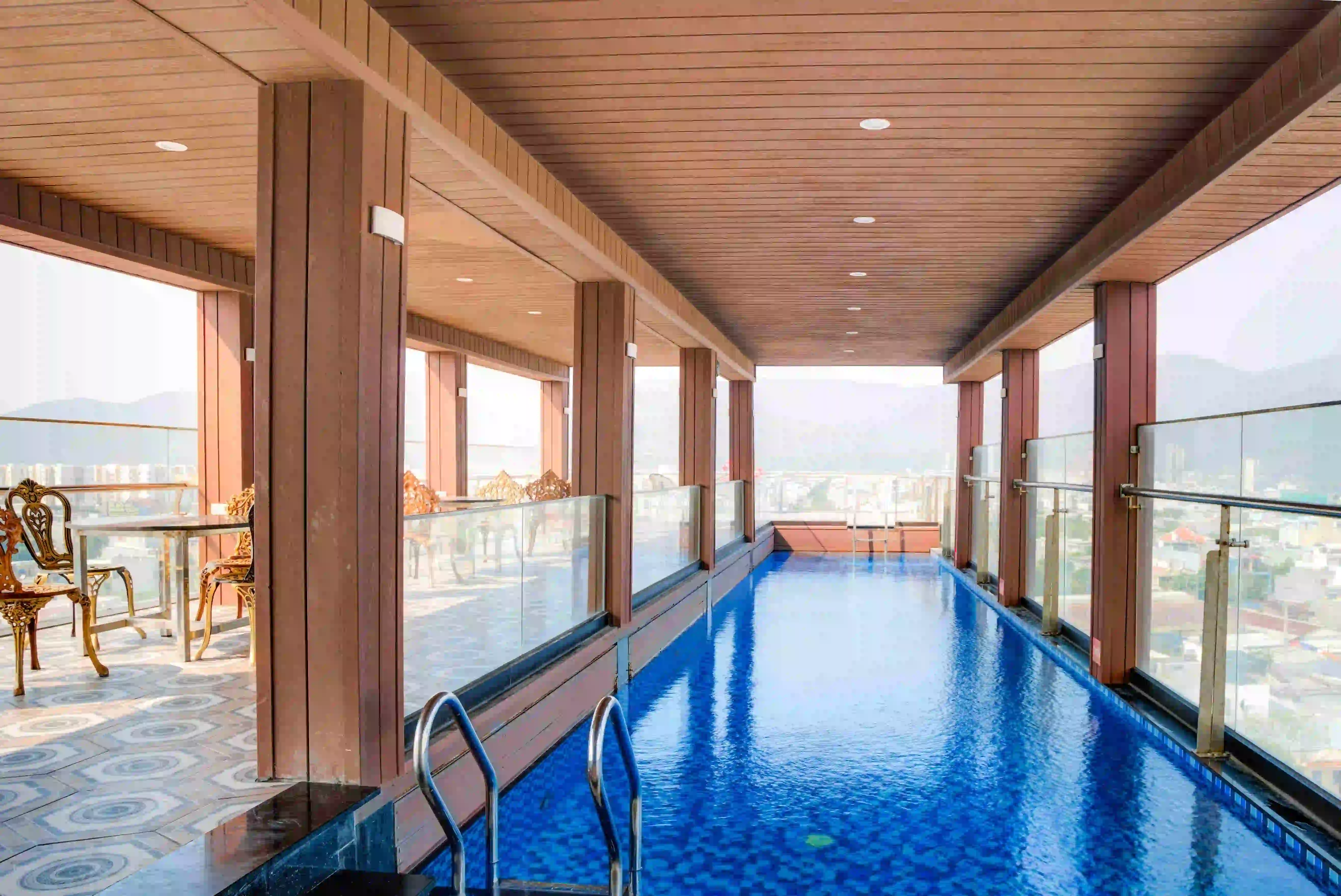 View hồ bơi tại khách sạn