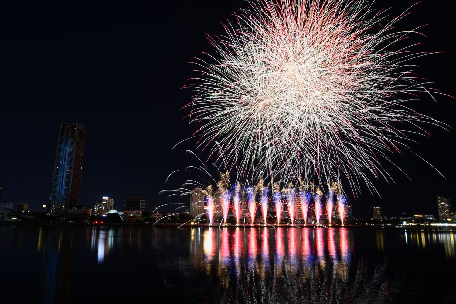 Lễ Hội Pháo Hoa Quốc Tế Đà Nẵng DIFF 2025