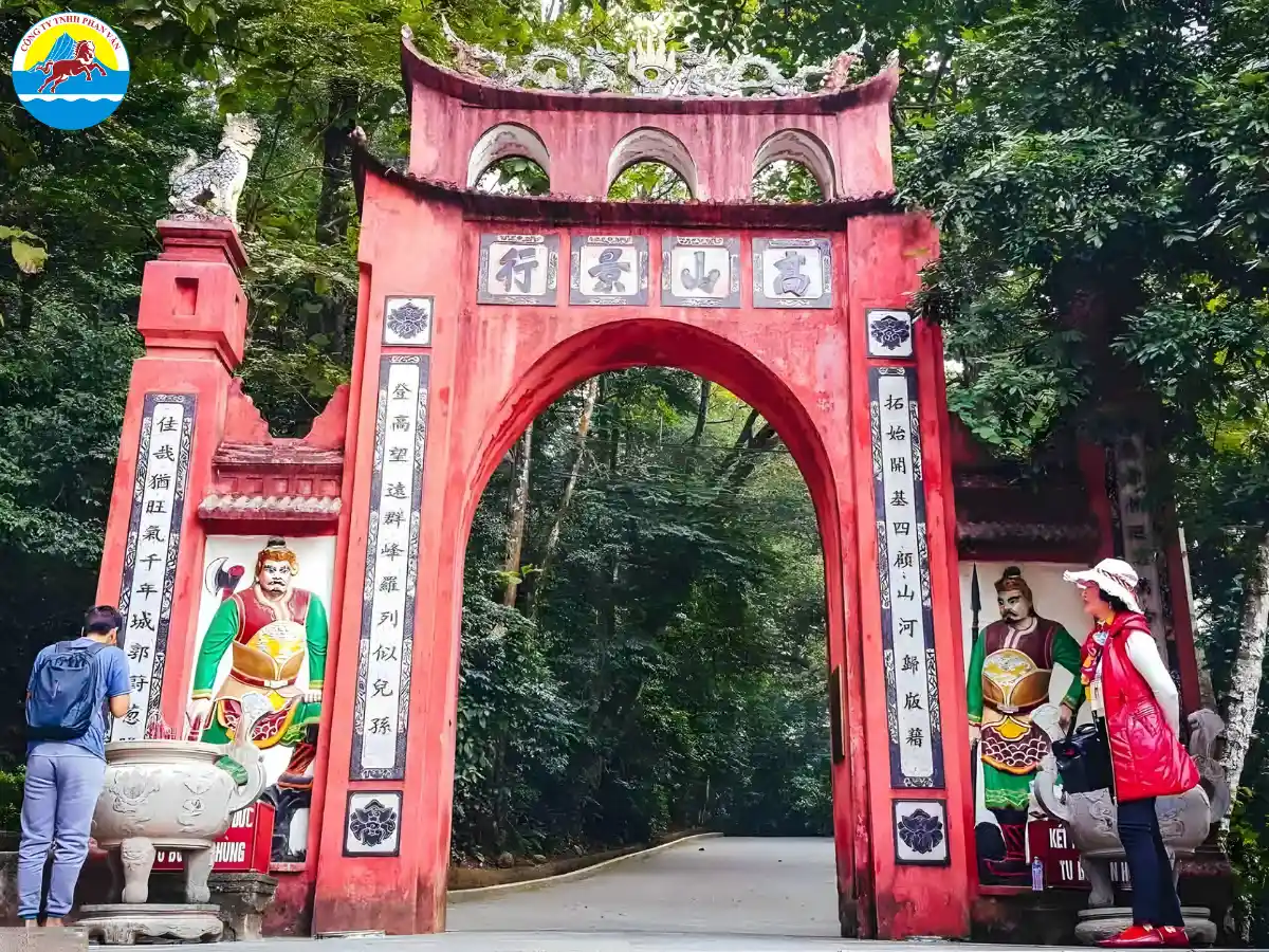 Cổng Đền Hùng