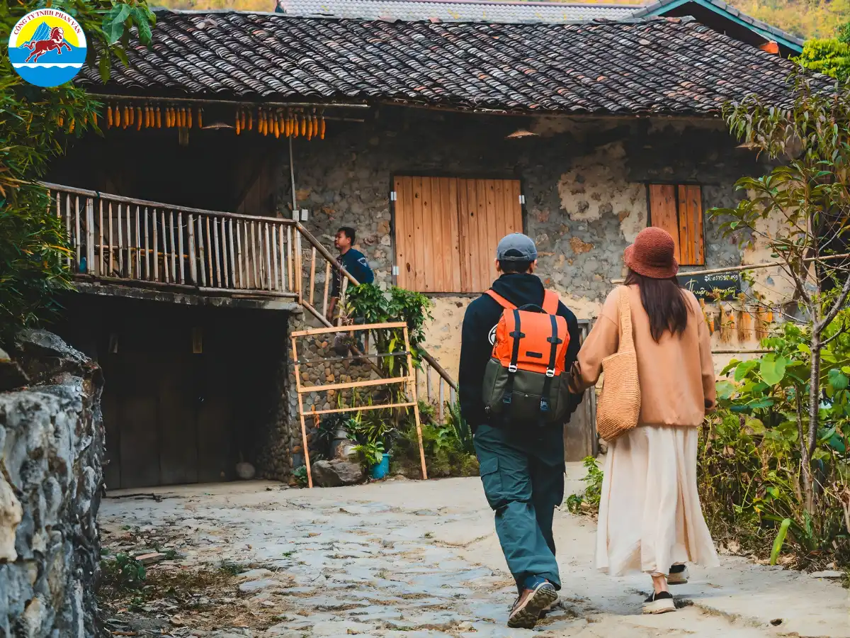 Khám phá bản làng vùng biên