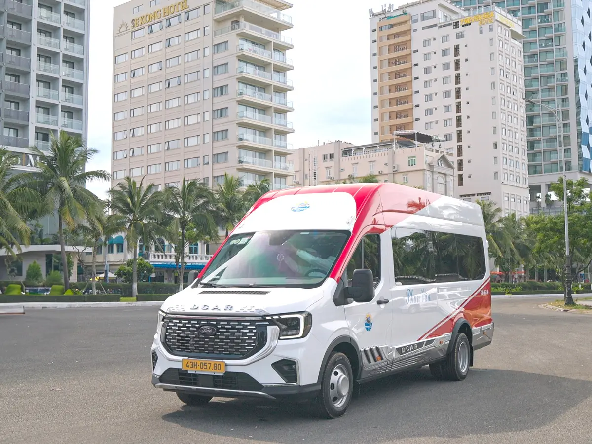 Xe dcar limousine sang trọng giúp bạn có một hành trình trọn vẹn