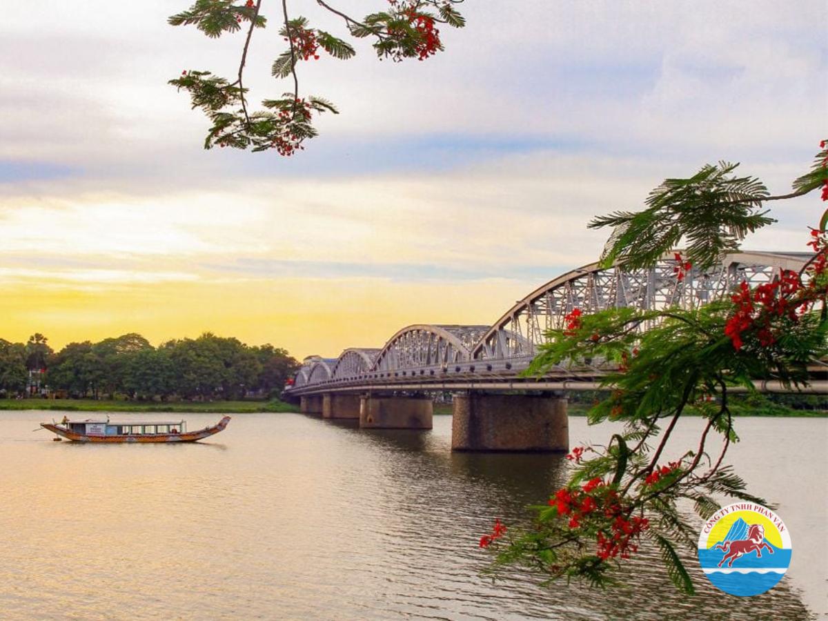 Sông Hương và Cầu Trường Tiền Huế